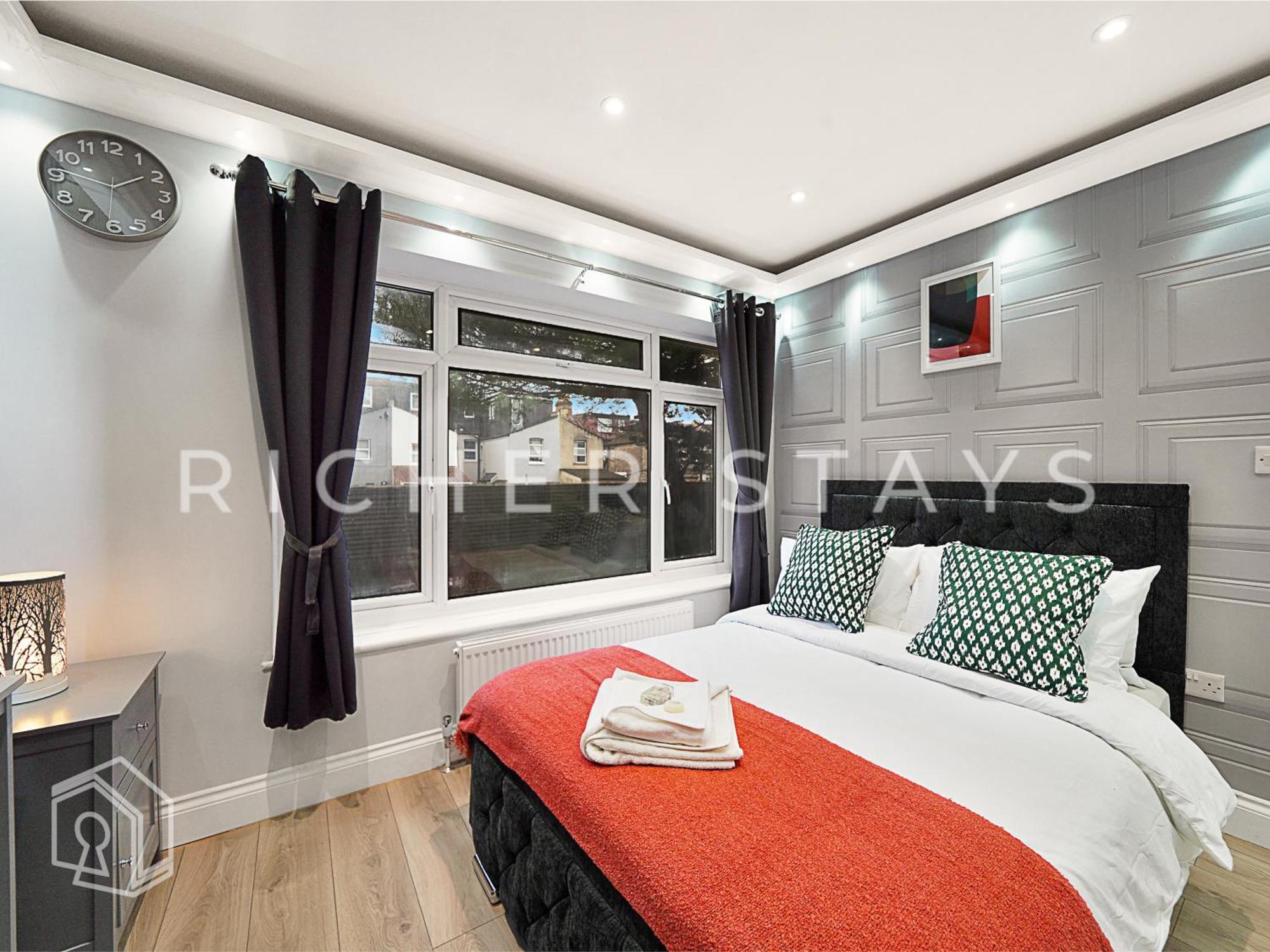 Leyton Guest - And Amenities * London
