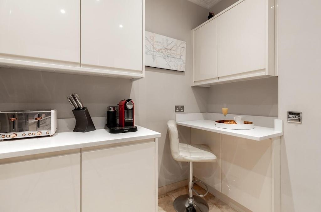 Apartment Revamped & Luxxe For Covent Garden Lovers! Adorable For Families & Friends *
