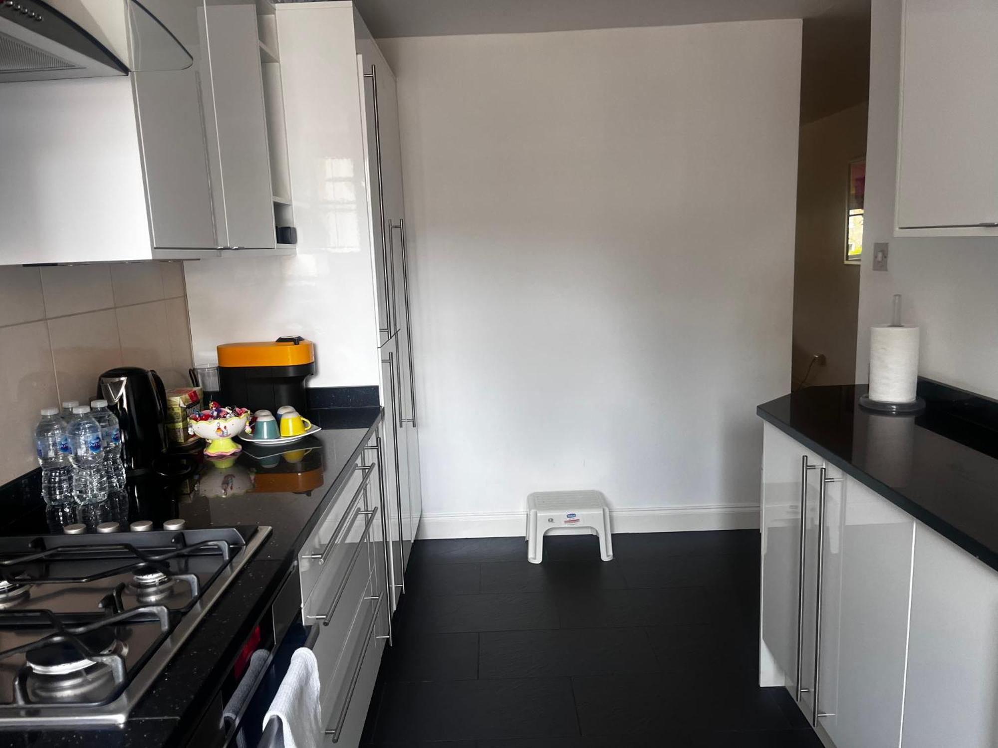 Lejlighed Hyde Park,3 Min Walk,family Home! 2 Bedrooms & 2 Bathrooms Apartment! Fantastic Location *