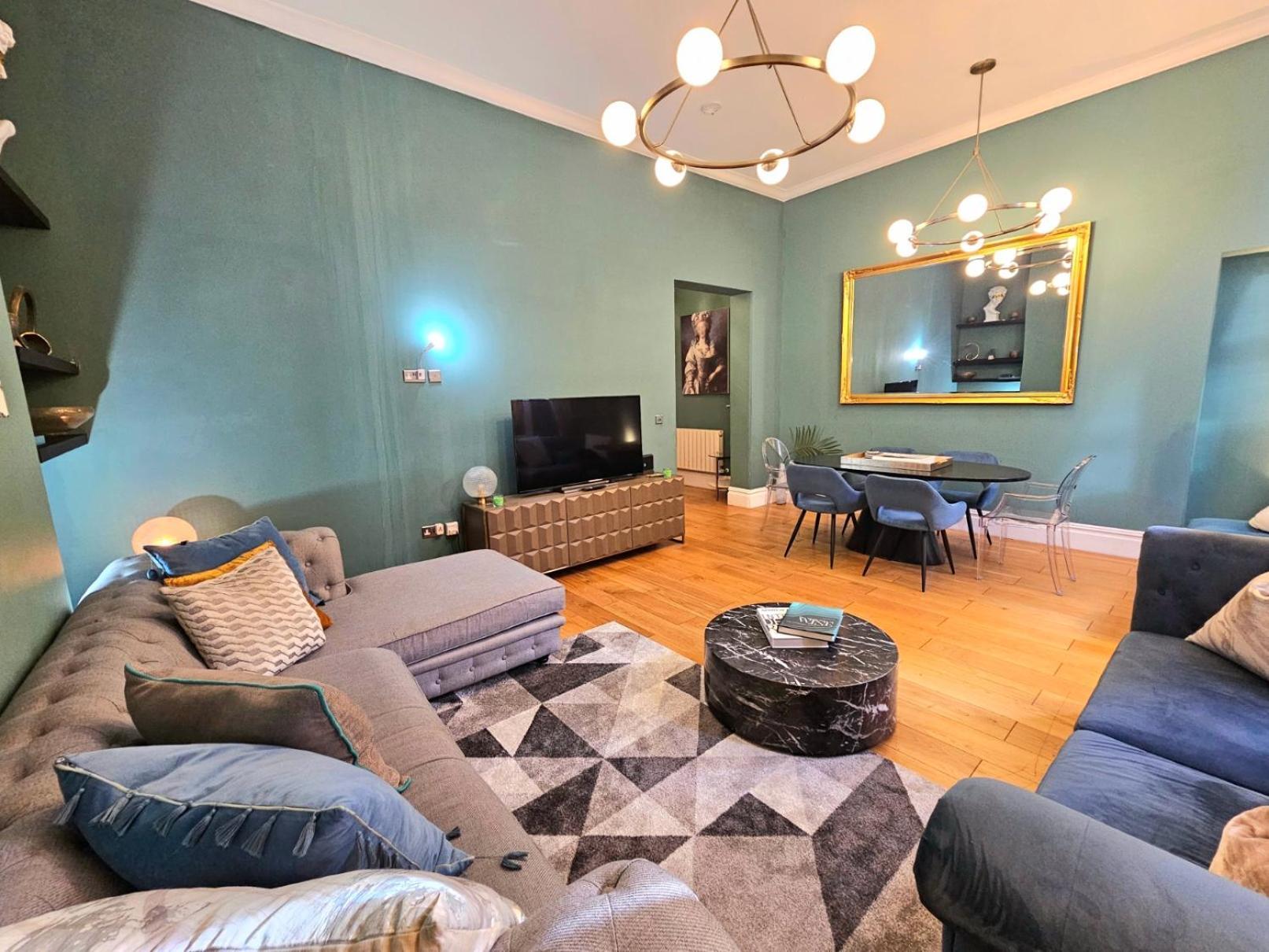 Appartement Stunning Hyde Park Home, Ground Floor Maisonette, Duplex, Near Tube Metro Stations Londen