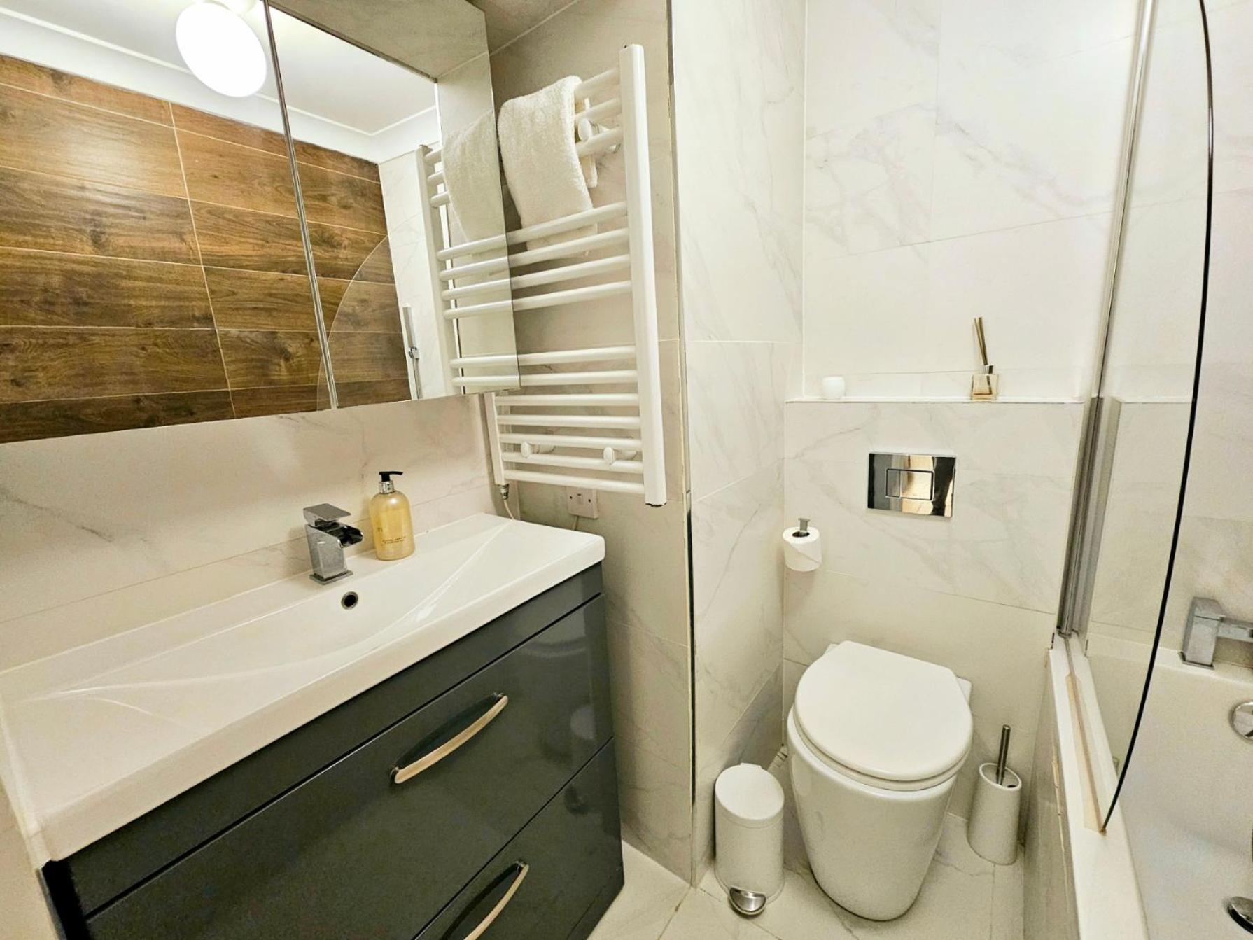 Stunning Hyde Park Home, Ground Floor Maisonette, Duplex, Near Tube Metro Stations Lejlighed *