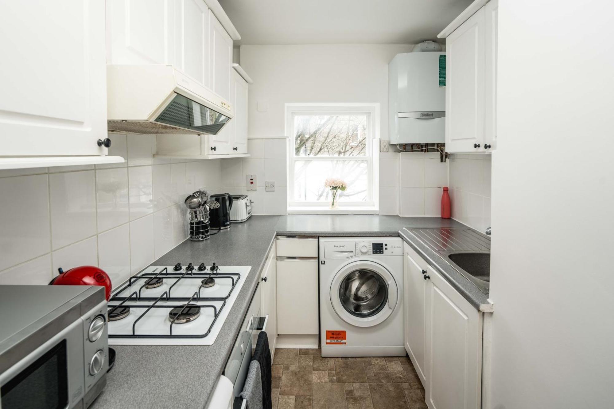 Beautiful 2-bed, 2 Bathrooms Flat In Zone 1, - Just Minutes Walk To High Street Kensington, Earls Court, Hyde Park Lejlighed London
