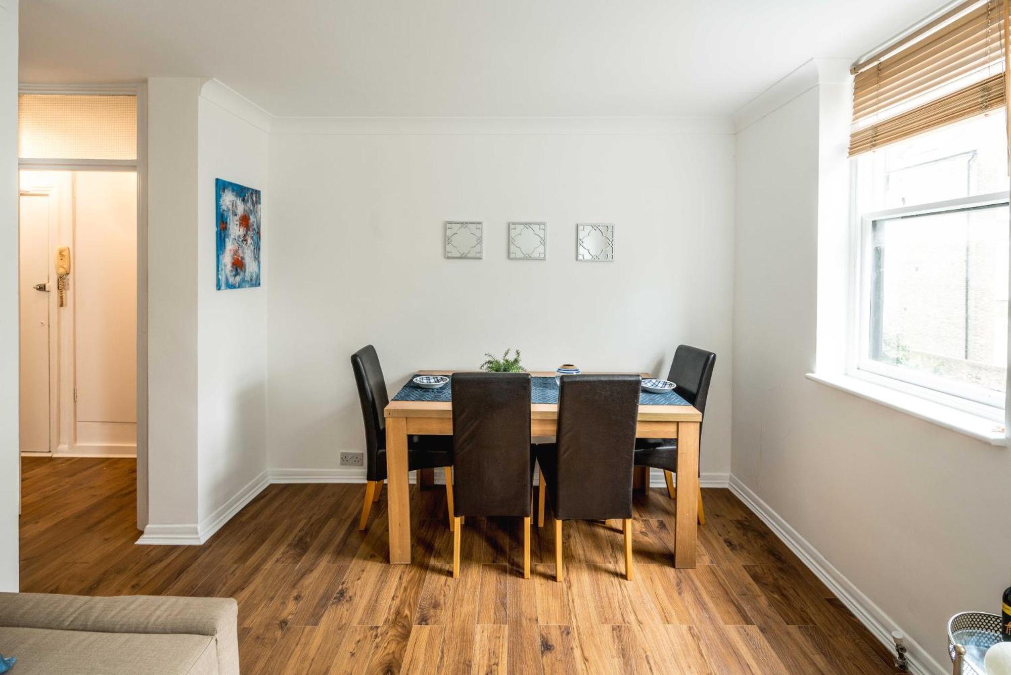 Beautiful 2-bed, 2 Bathrooms Flat In Zone 1, - Just Minutes Walk To High Street Kensington, Earls Court, Hyde Park Lejlighed *