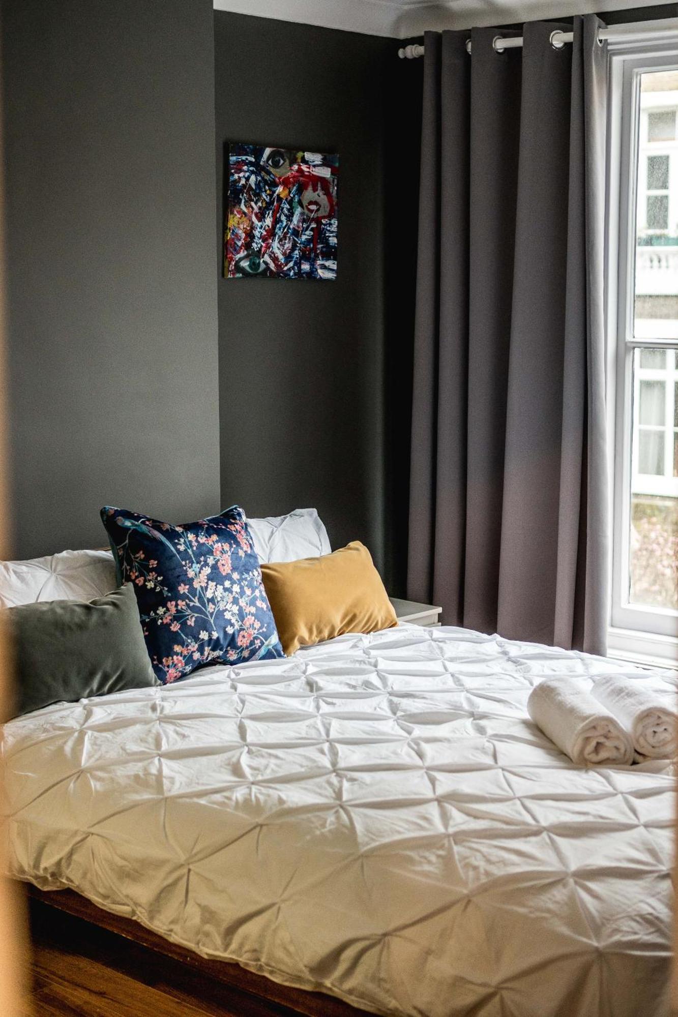 Lejlighed Beautiful 2-bed, 2 Bathrooms Flat In Zone 1, - Just Minutes Walk To High Street Kensington, Earls Court, Hyde Park *