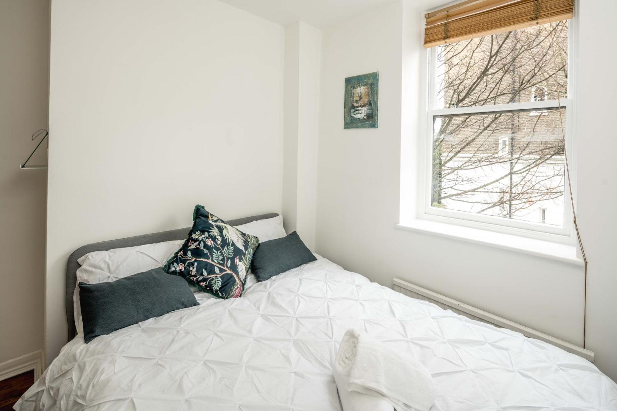 Beautiful 2-bed, 2 Bathrooms Flat In Zone 1, - Just Minutes Walk To High Street Kensington, Earls Court, Hyde Park Lejlighed London