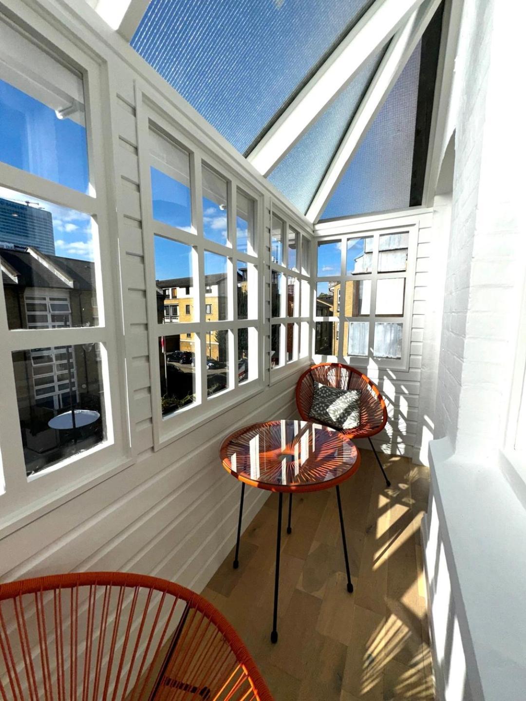 Newly Refurbished W/ River Views Lägenhet *