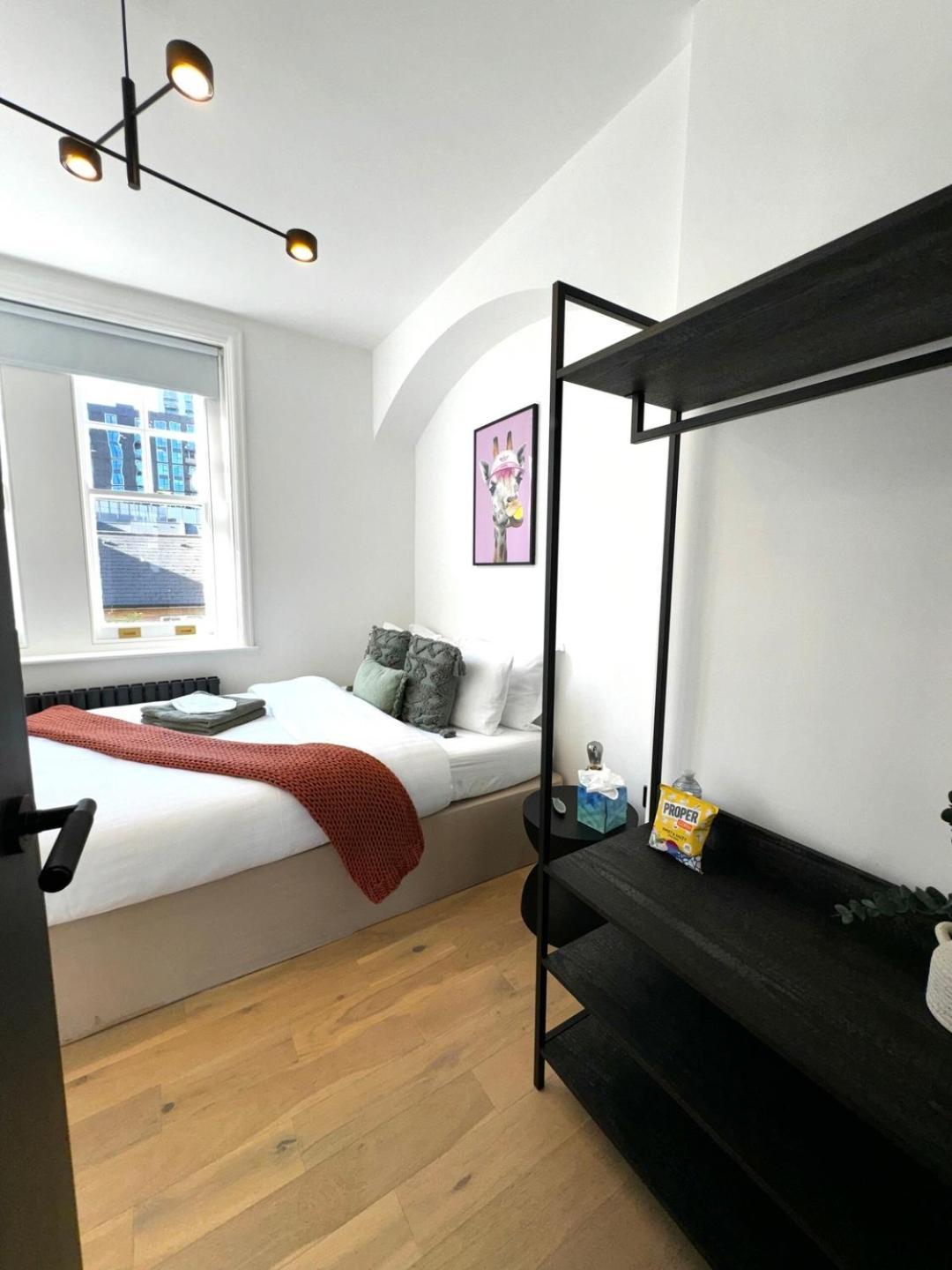 Lägenhet Newly Refurbished W/ River Views London