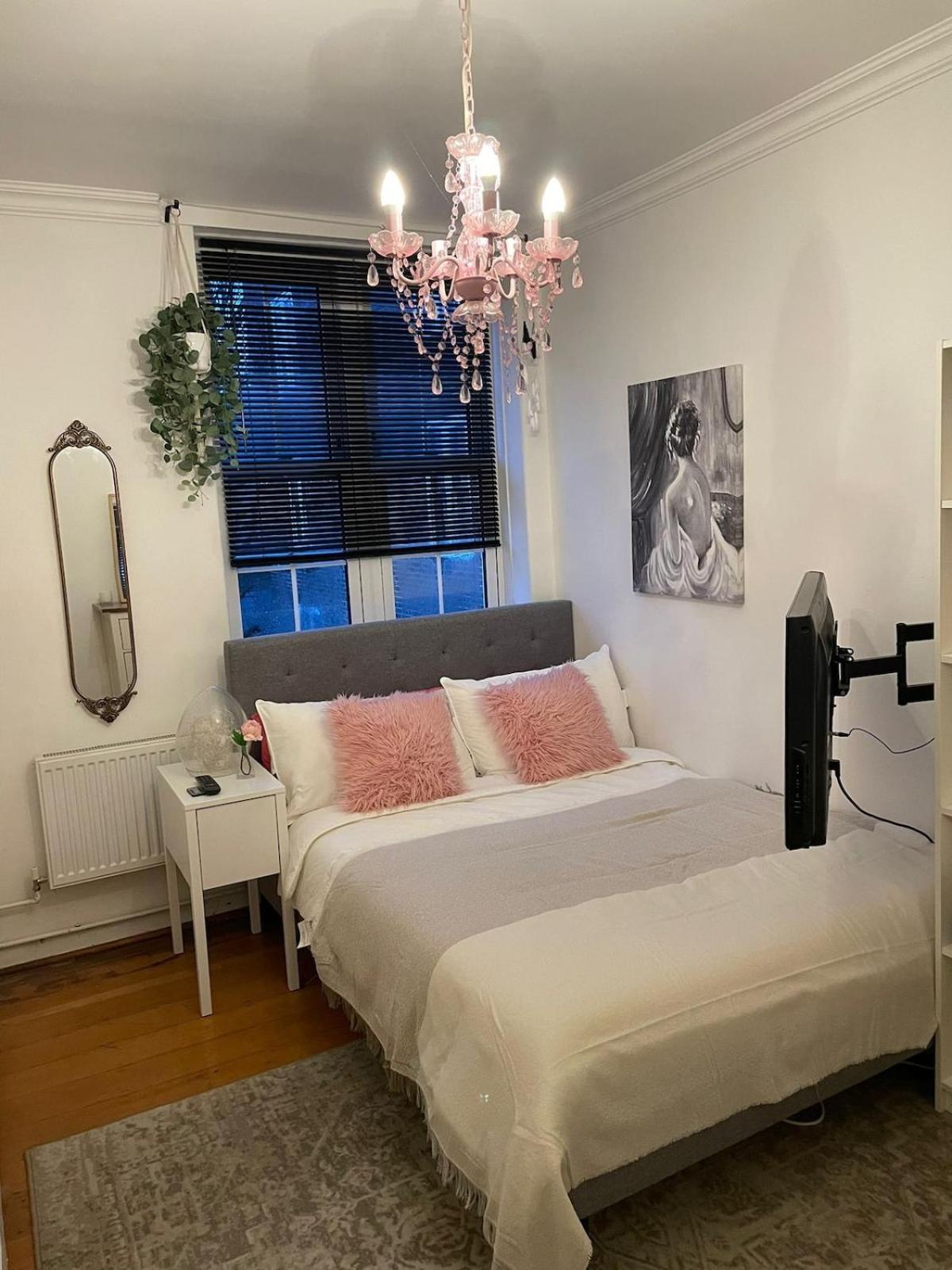 Situated In Greenwich Cutty Sark Riverside Apartment