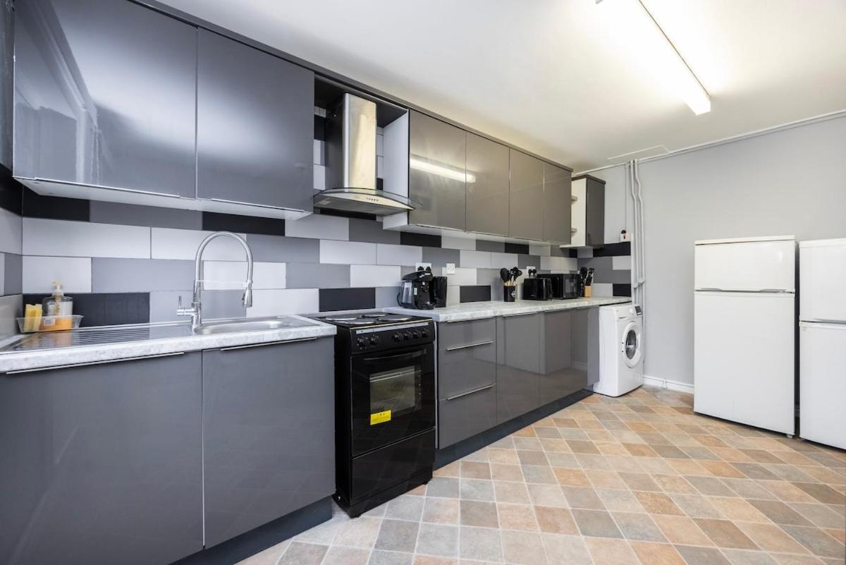 The Blue Hideaway - Spacious Battersea House With Private Garden Apartment