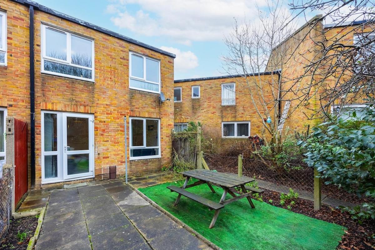 The Blue Hideaway - Spacious Battersea House With Private Garden * London