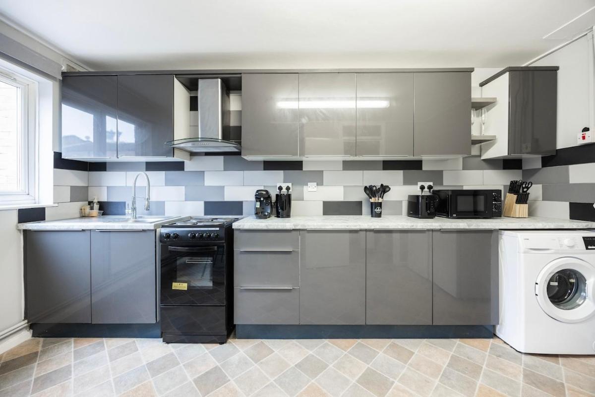 Apartment The Blue Hideaway - Spacious Battersea House With Private Garden London