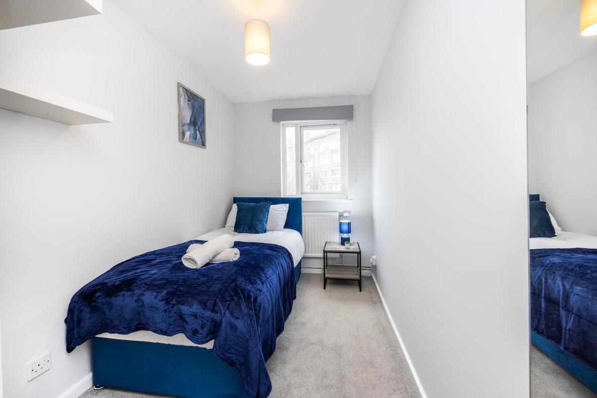 The Blue Hideaway - Spacious Battersea House With Private Garden * London
