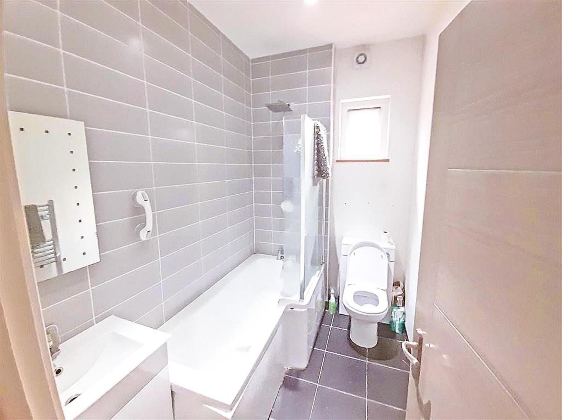 Appartement 2-bed In Herbert Road *