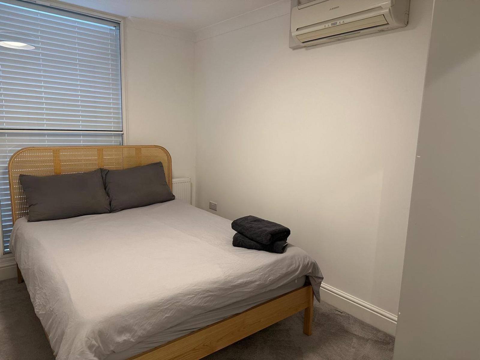 Cosy Modern 2 Bedroom Trafalgar Square