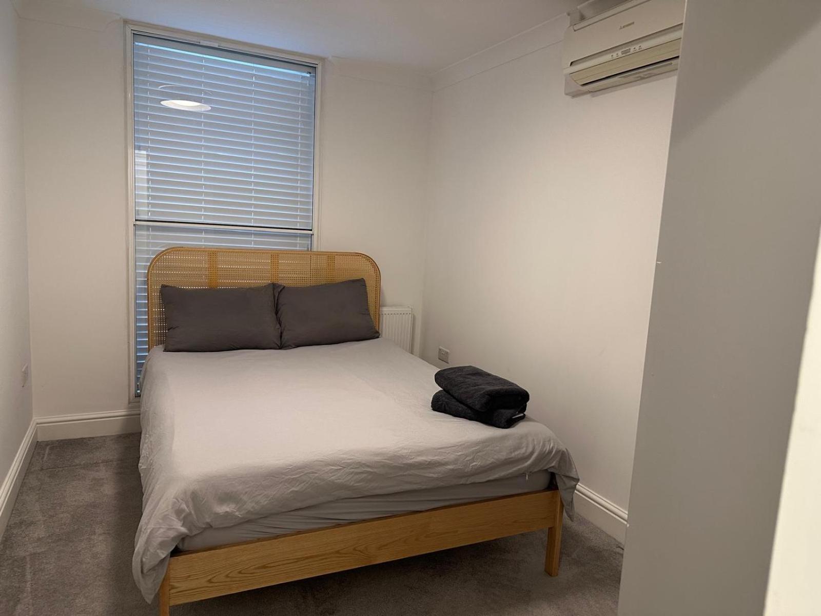 Cosy Modern 2 Bedroom Trafalgar Square *
