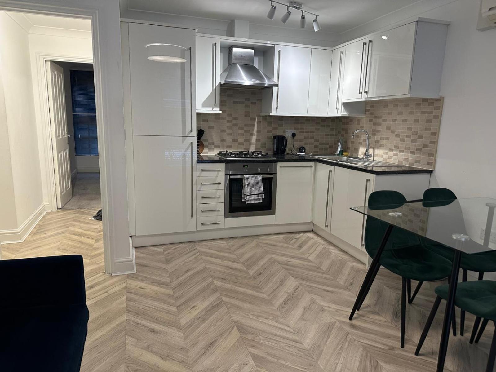 Cosy Modern 2 Bedroom Trafalgar Square London