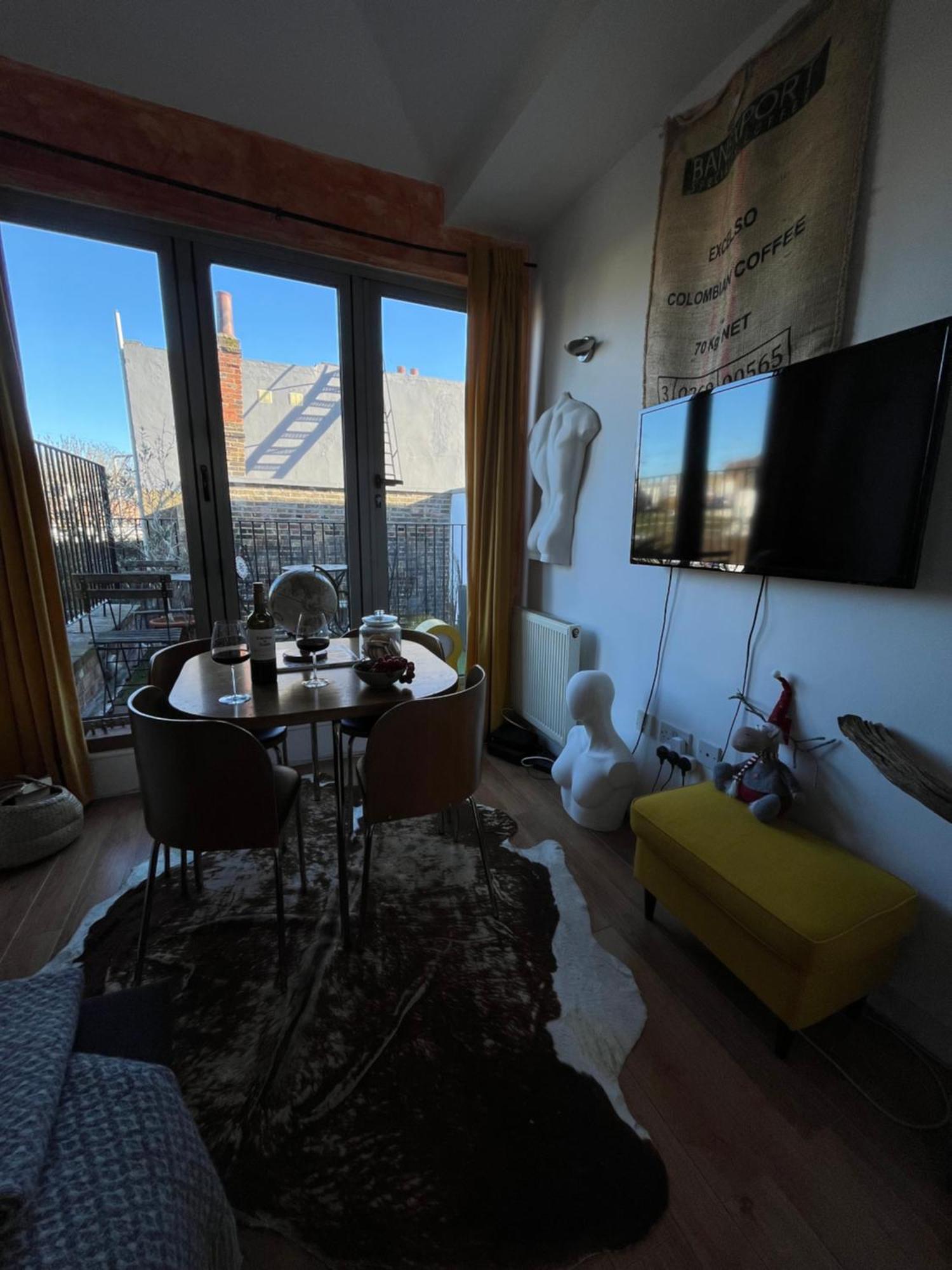 Cosy Camden 1 Bedroom Terrace Appartement Londen