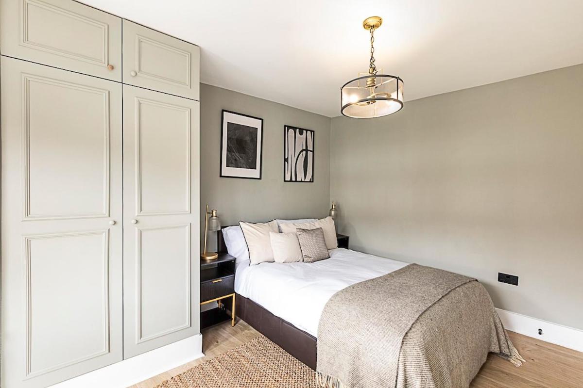 Serenity - Fulham Eve, Sleeps 14 London