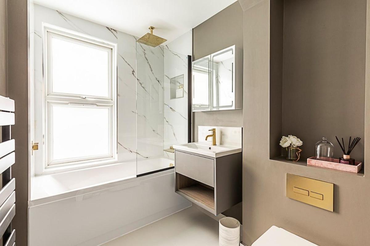 Apartment Serenity - Fulham Eve, Sleeps 14
