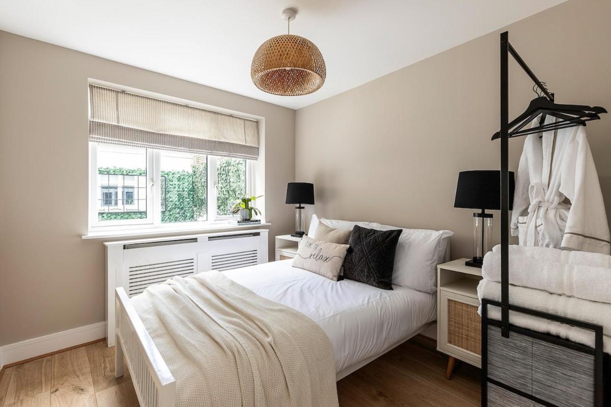 Serenity - Fulham Eve, Sleeps 14 London