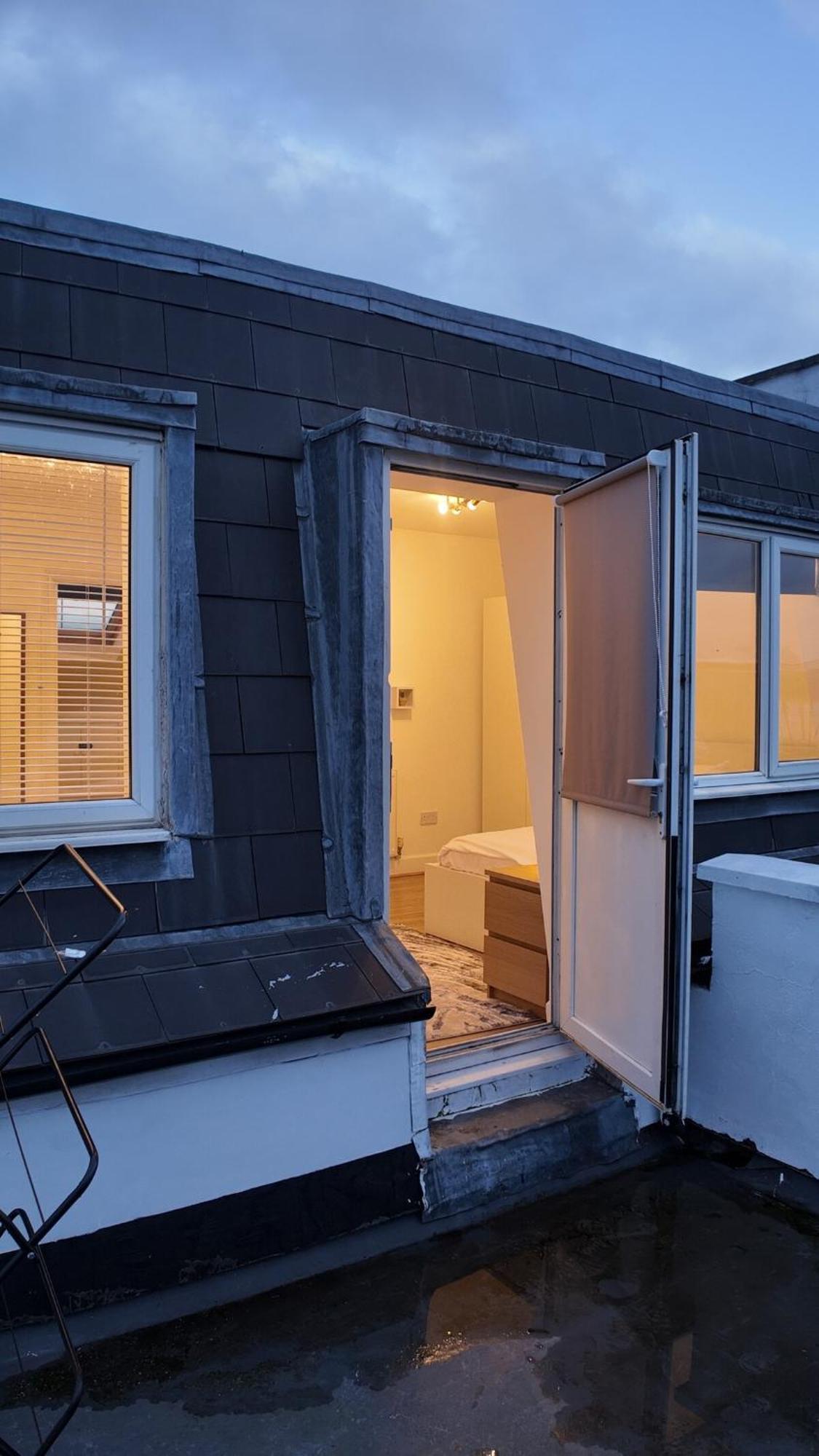 Luxury 4 Bedroom With Patio - 10 Min From Westfield Hr3 Lägenhet London
