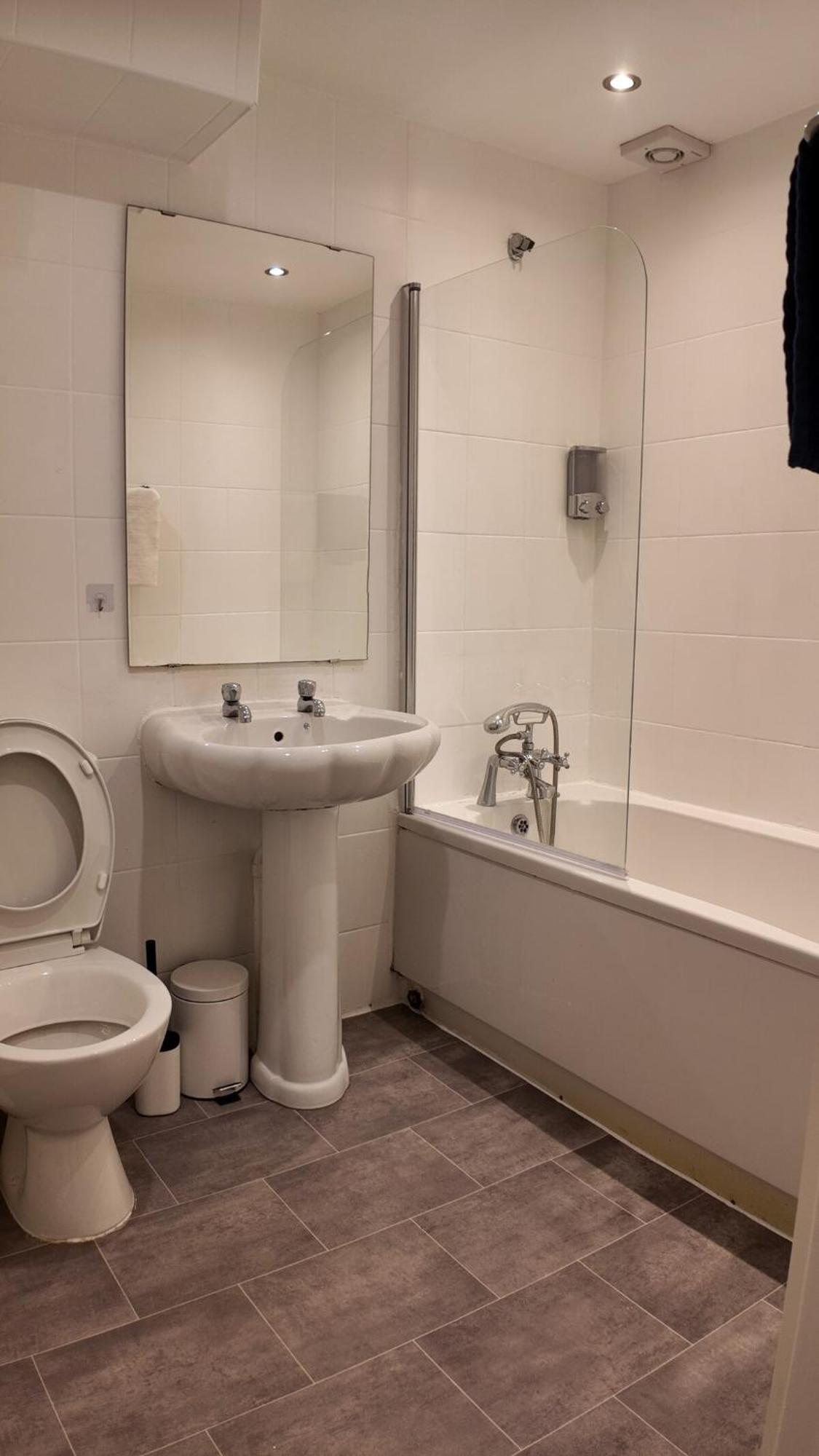 Luxury 4 Bedroom With Patio - 10 Min From Westfield Hr3 Lägenhet