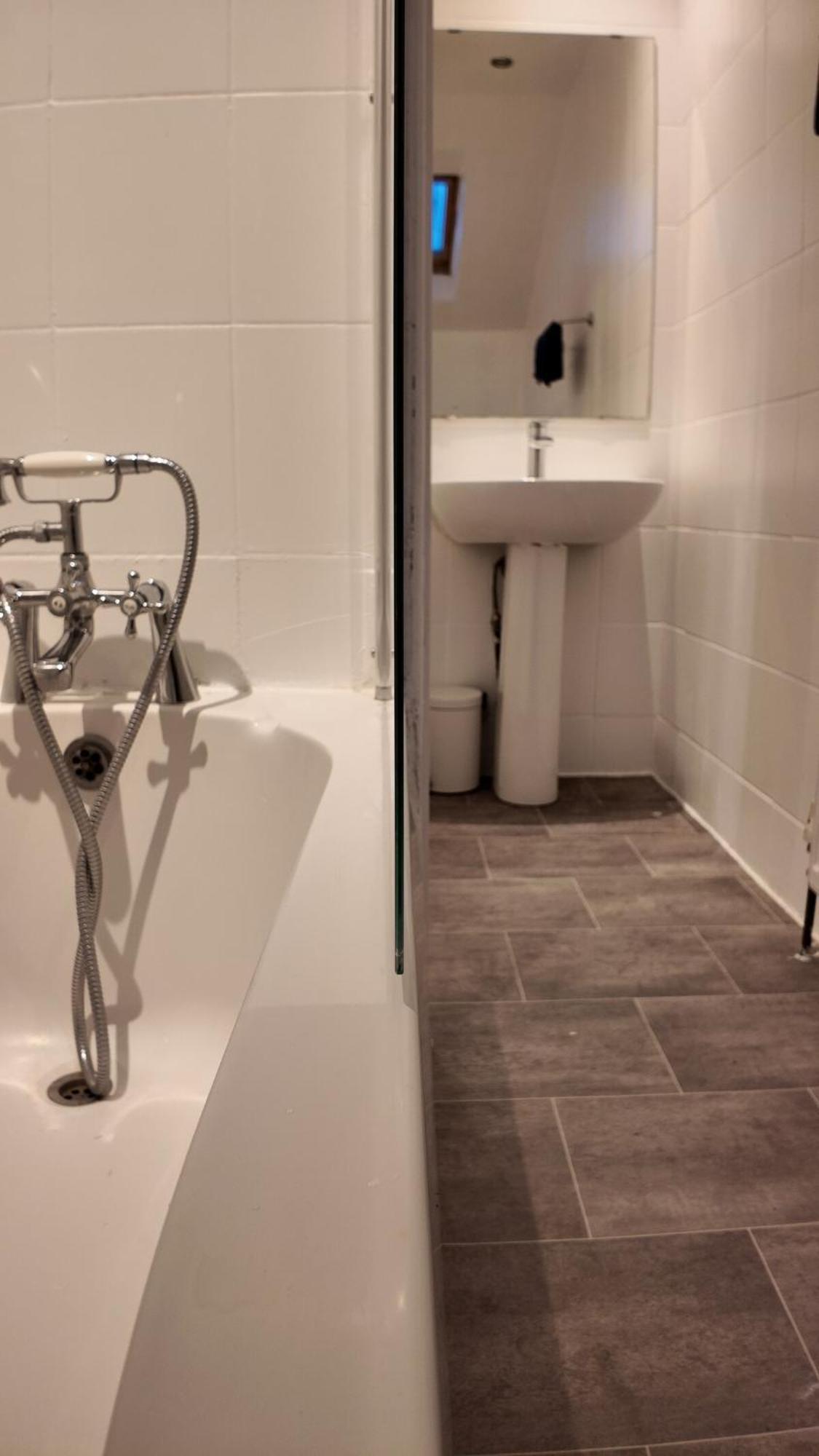 Luxury 4 Bedroom With Patio - 10 Min From Westfield Hr3 Lägenhet *