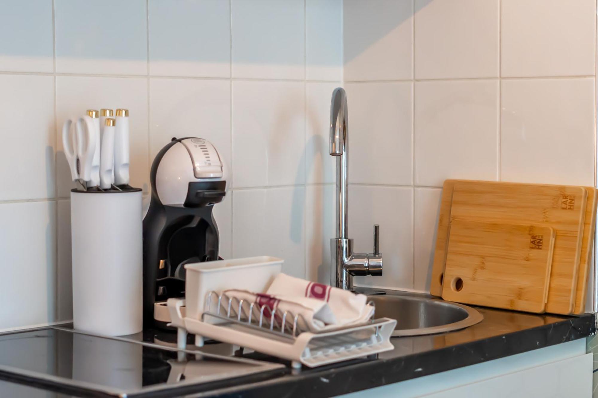 Urban Elegance Luxury Living With Kitchenette Lägenhet London
