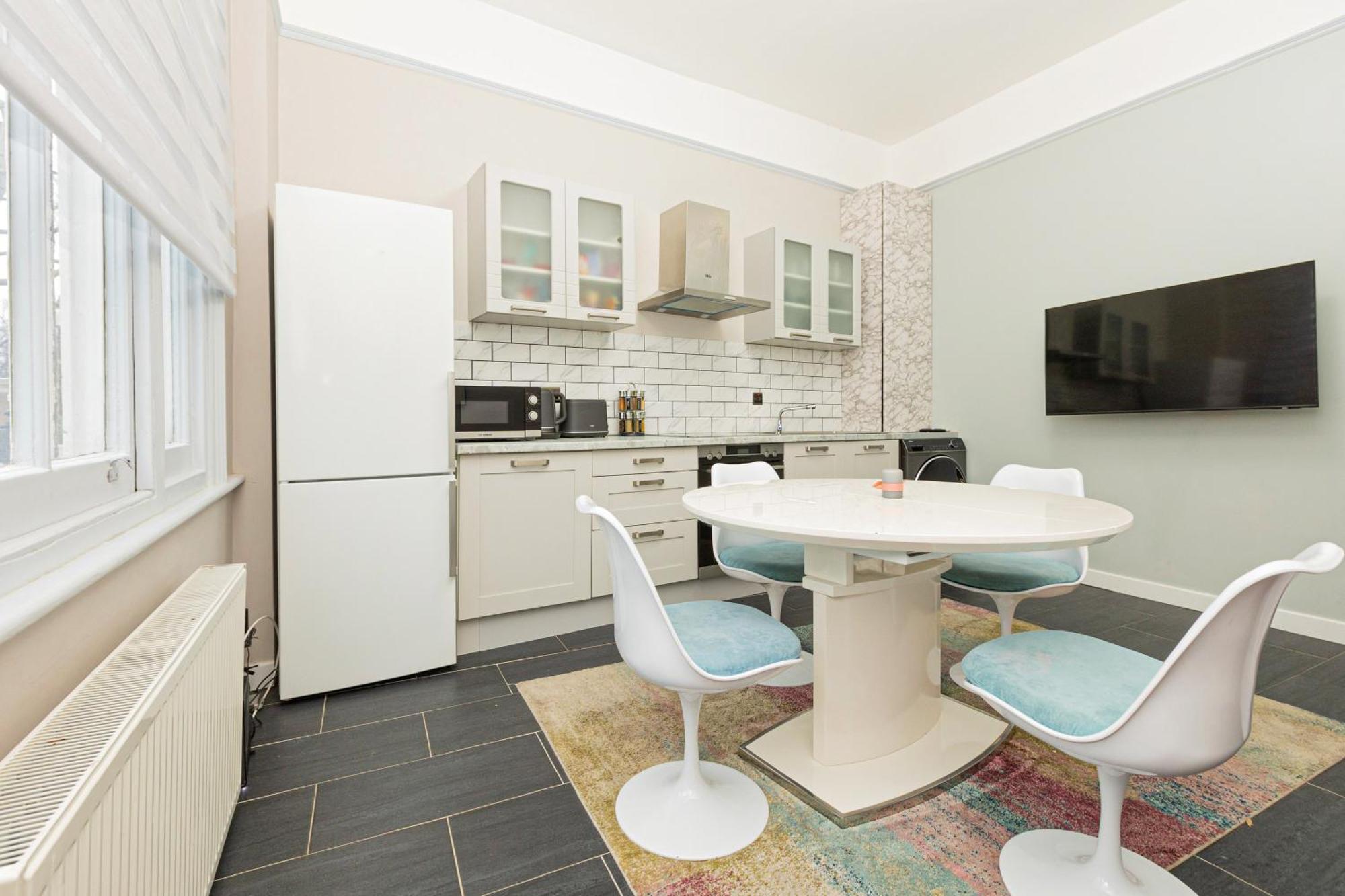 Vibrant 2 Bedroom Flat In Victorian House, Earl's Court * Londres