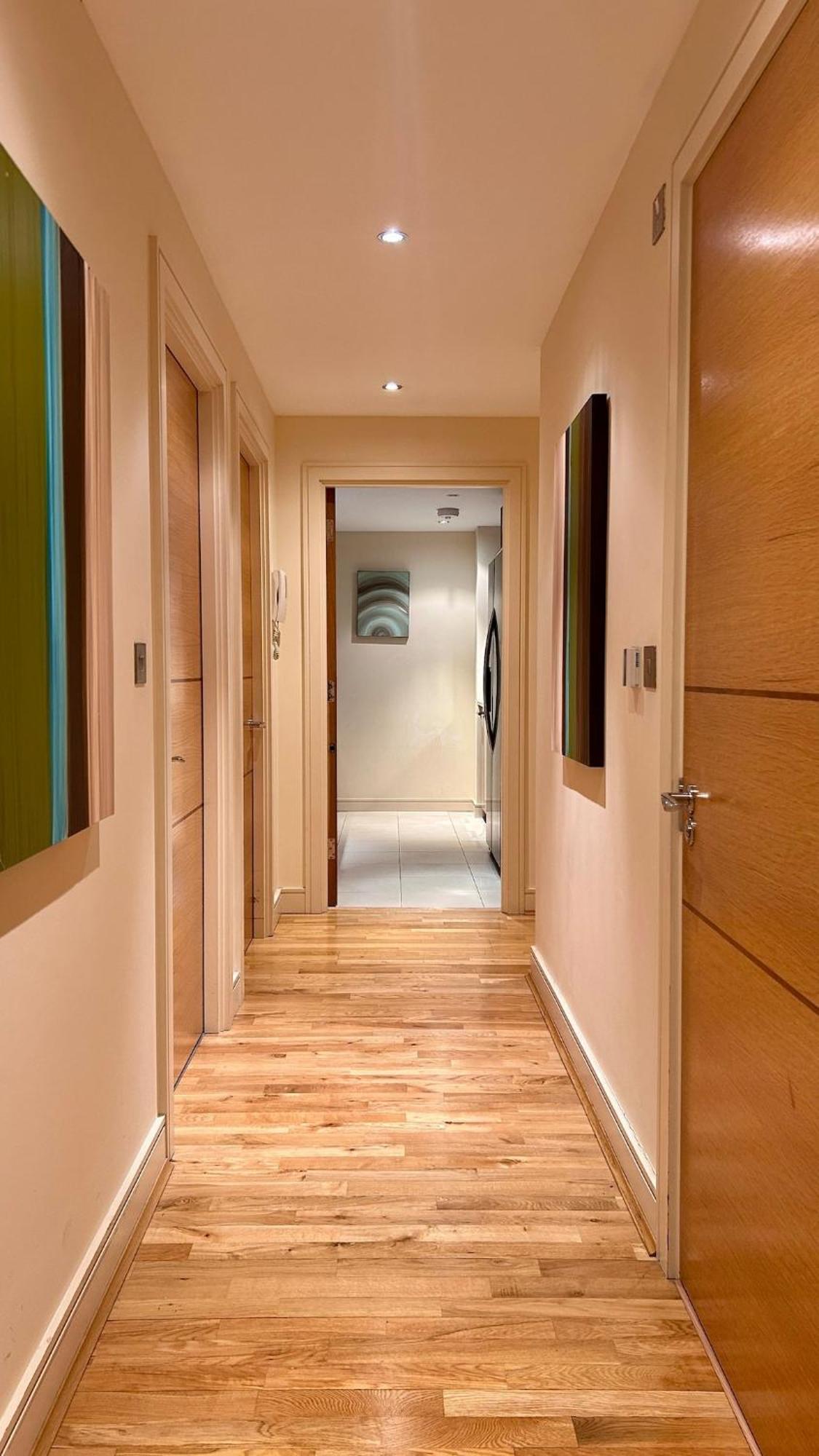 Comfortable & Well-located 2 Bed In Chelsea Apartment *