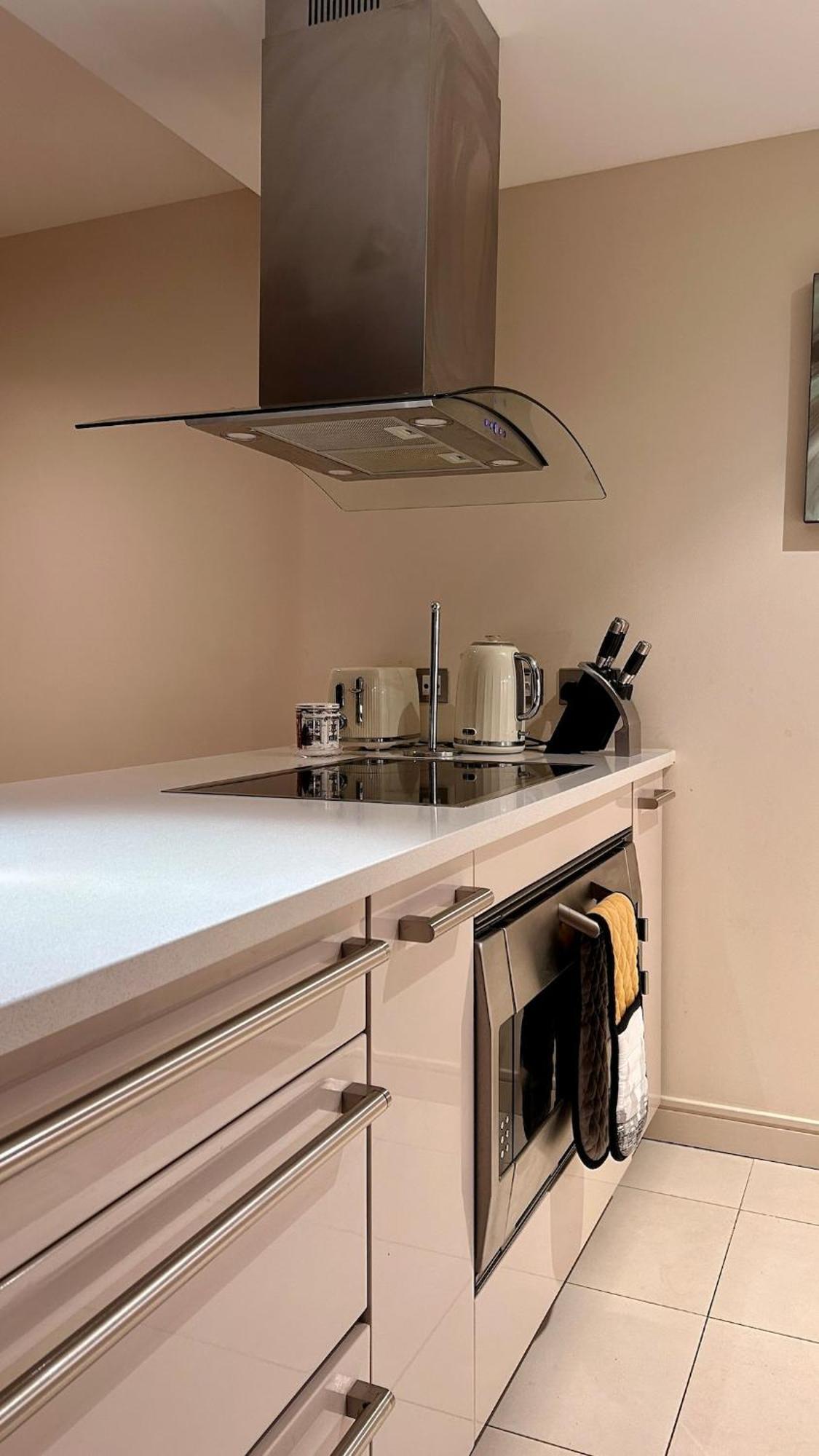 Comfortable & Well-located 2 Bed In Chelsea Lejlighed