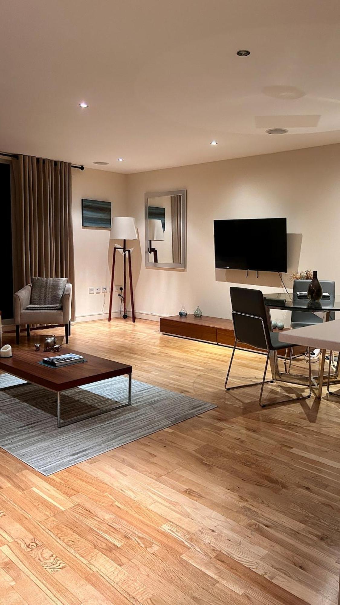 Comfortable & Well-located 2 Bed In Chelsea Lejlighed
