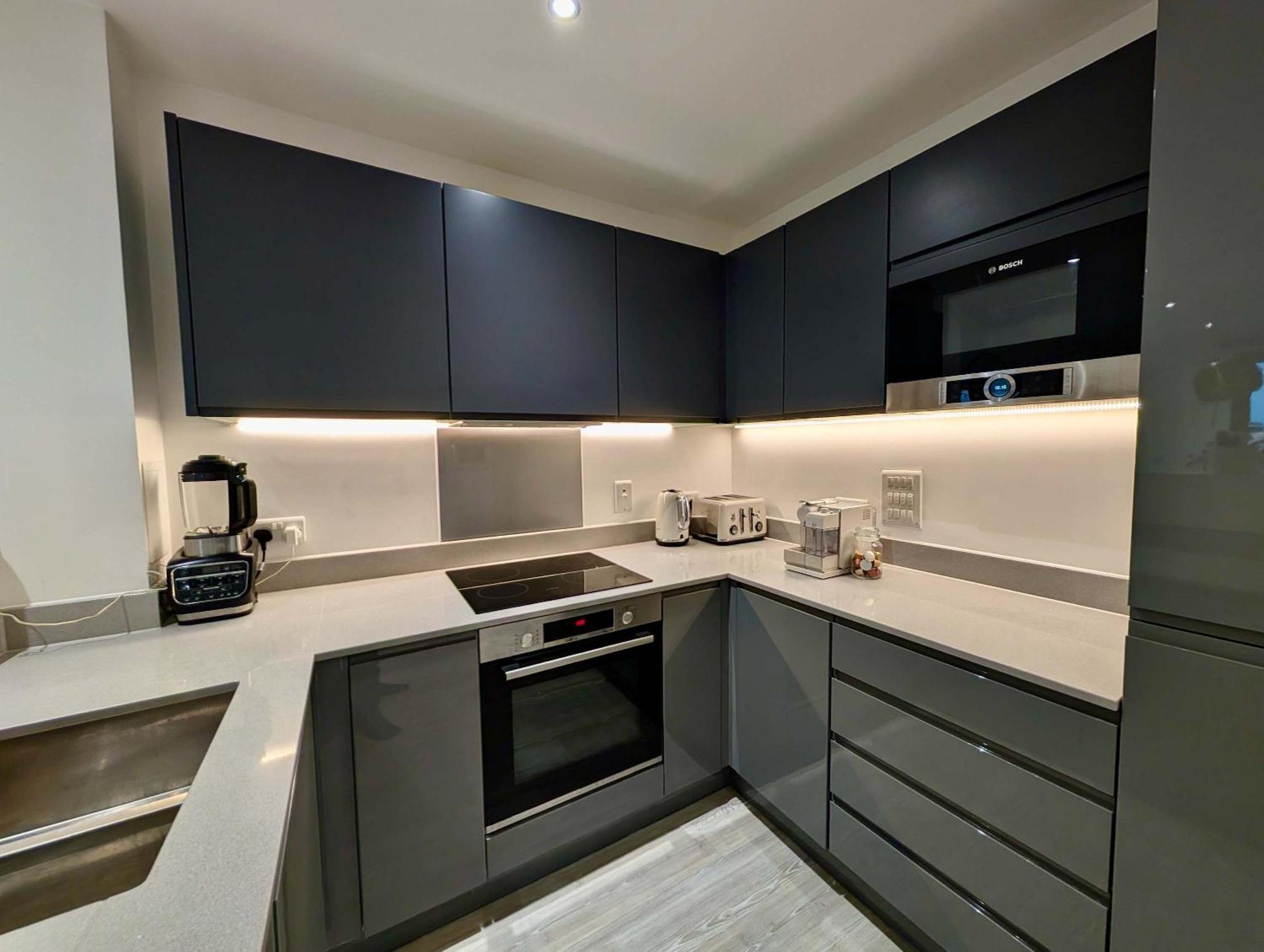 Charming Flat With Balcony In Appartement *
