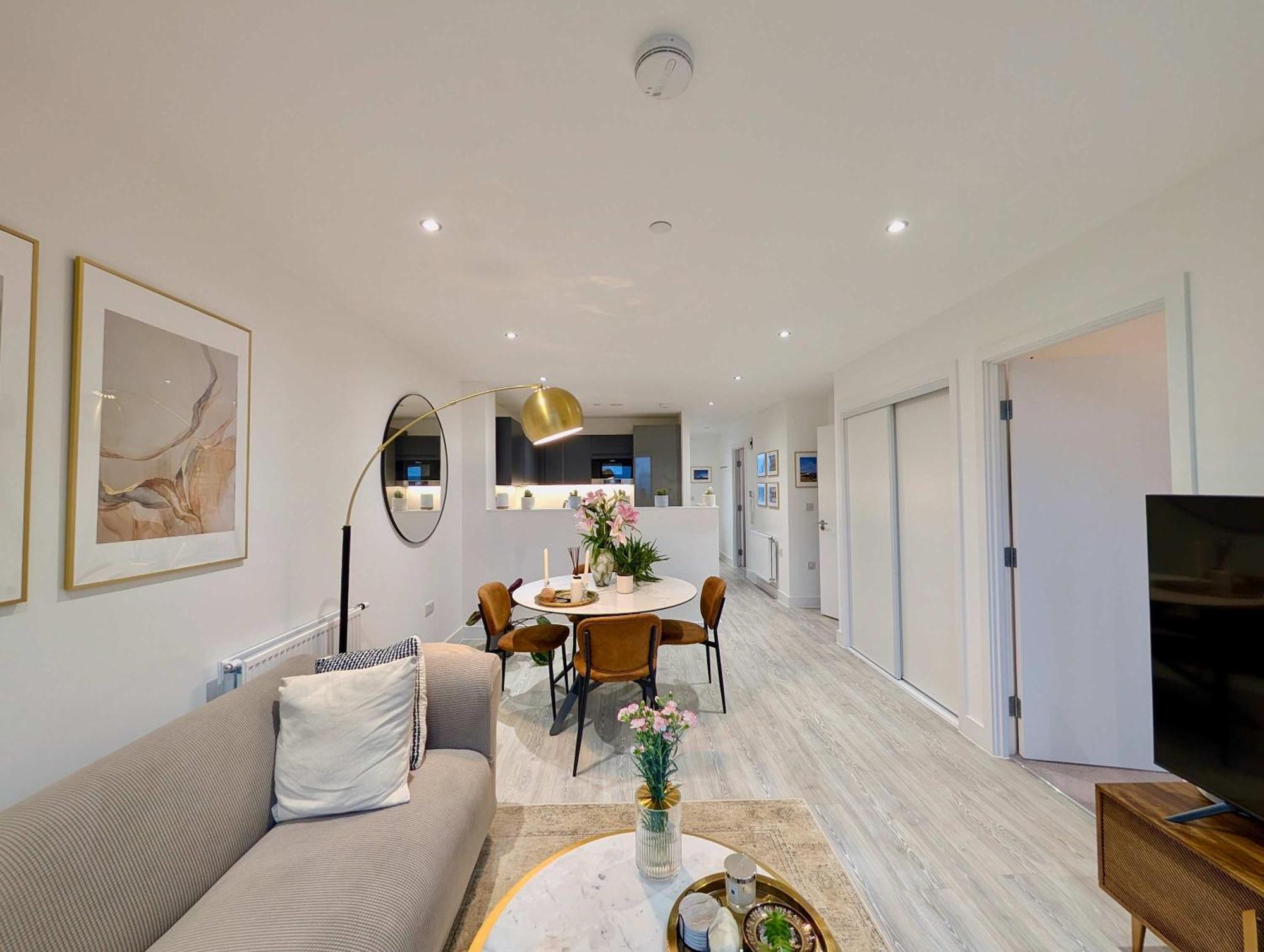 Appartement Charming Flat With Balcony In *