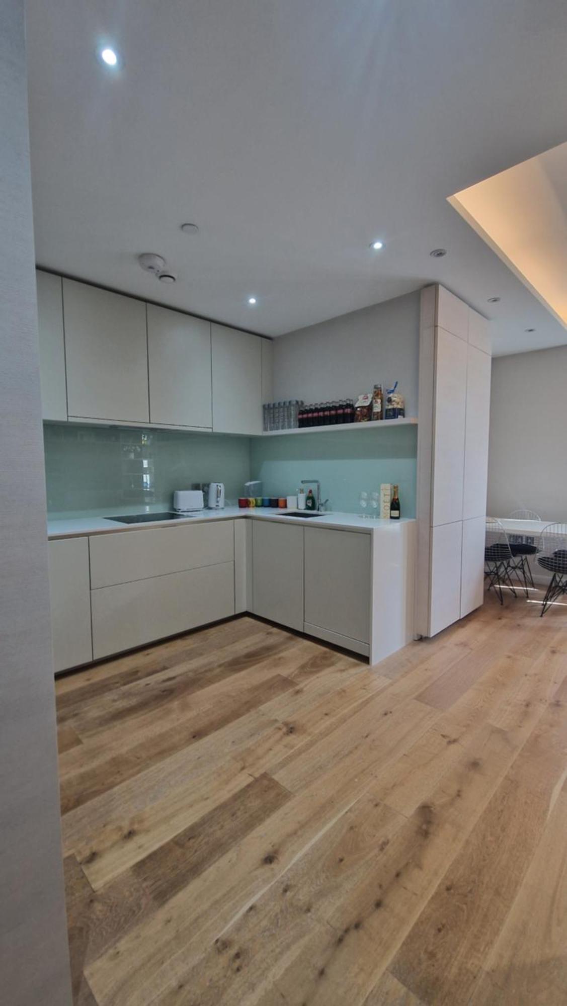 Modern Luxury Entire Covent Garden Apartment Sleeps 5 600Sqft *