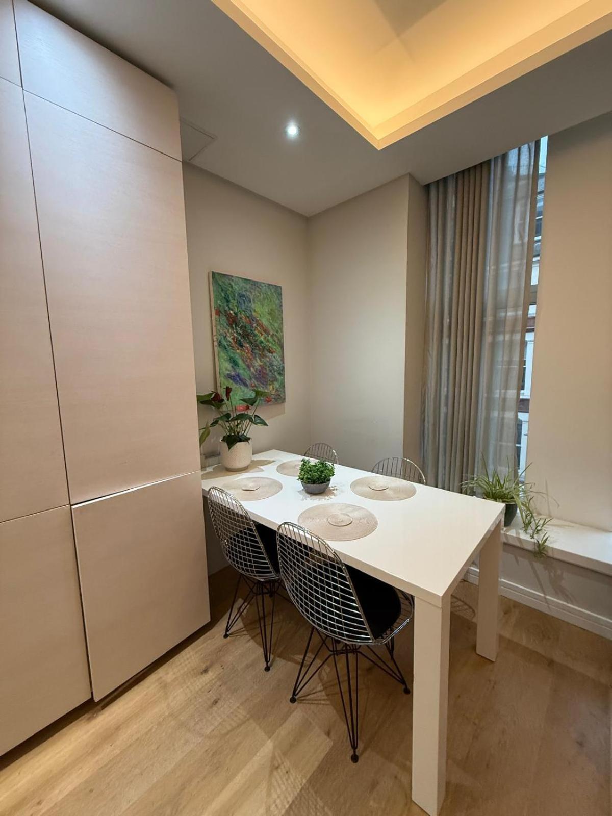 Modern Luxury Entire Covent Garden Apartment Sleeps 5 600Sqft * London