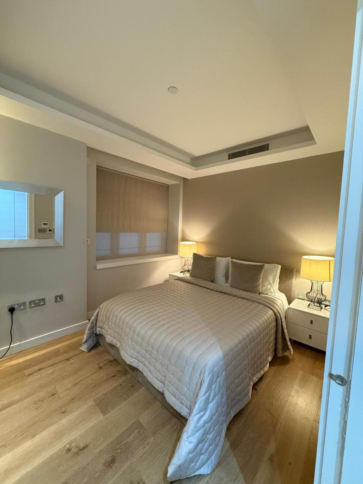 Modern Luxury Entire Covent Garden Apartment Sleeps 5 600Sqft