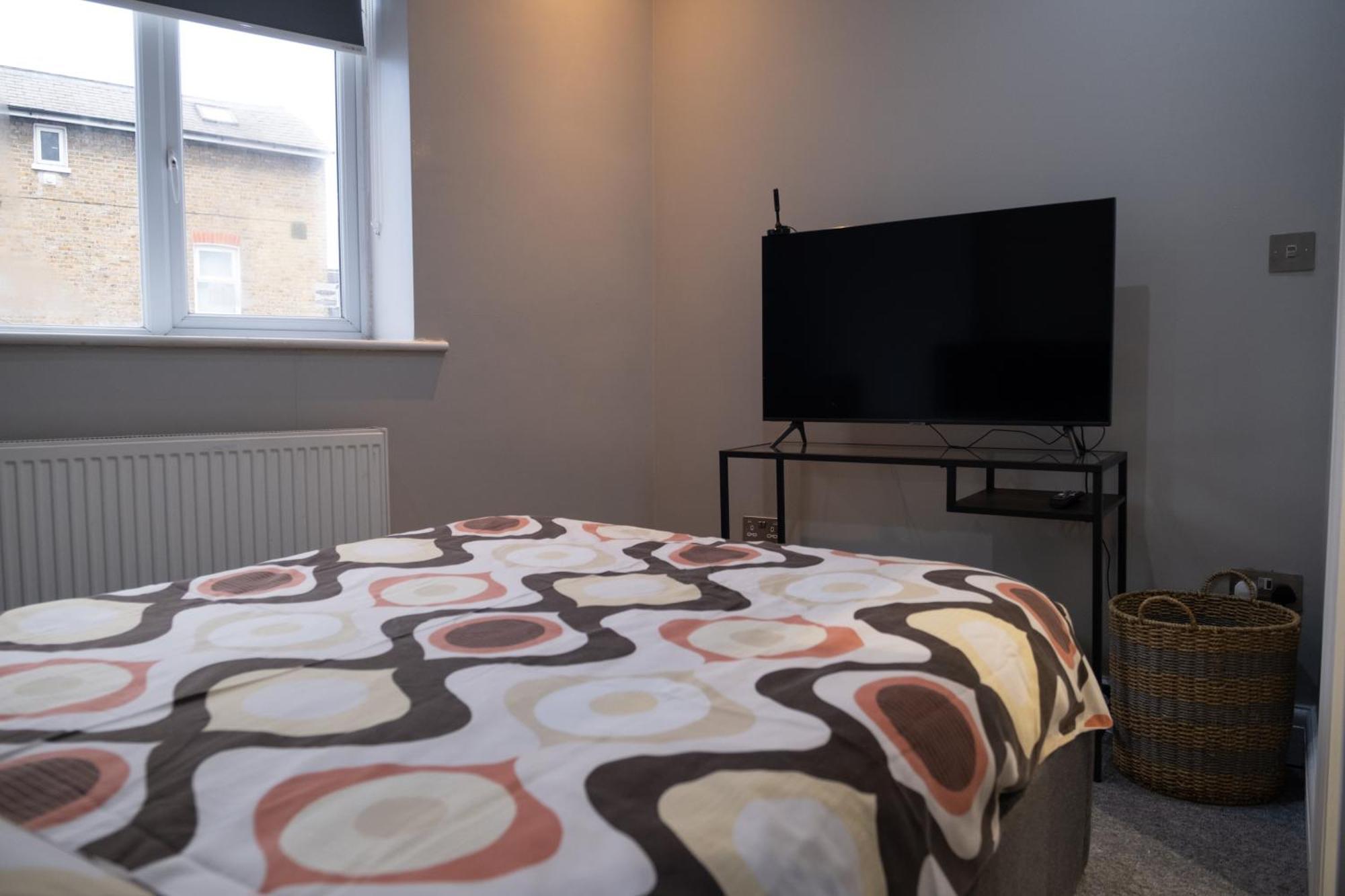 Appartamento Spacious 2 Bed 2 Bath With Free Parking For 2 Cars And Underground Station Zone 2 For Quick Access To Up To 10 Guests *