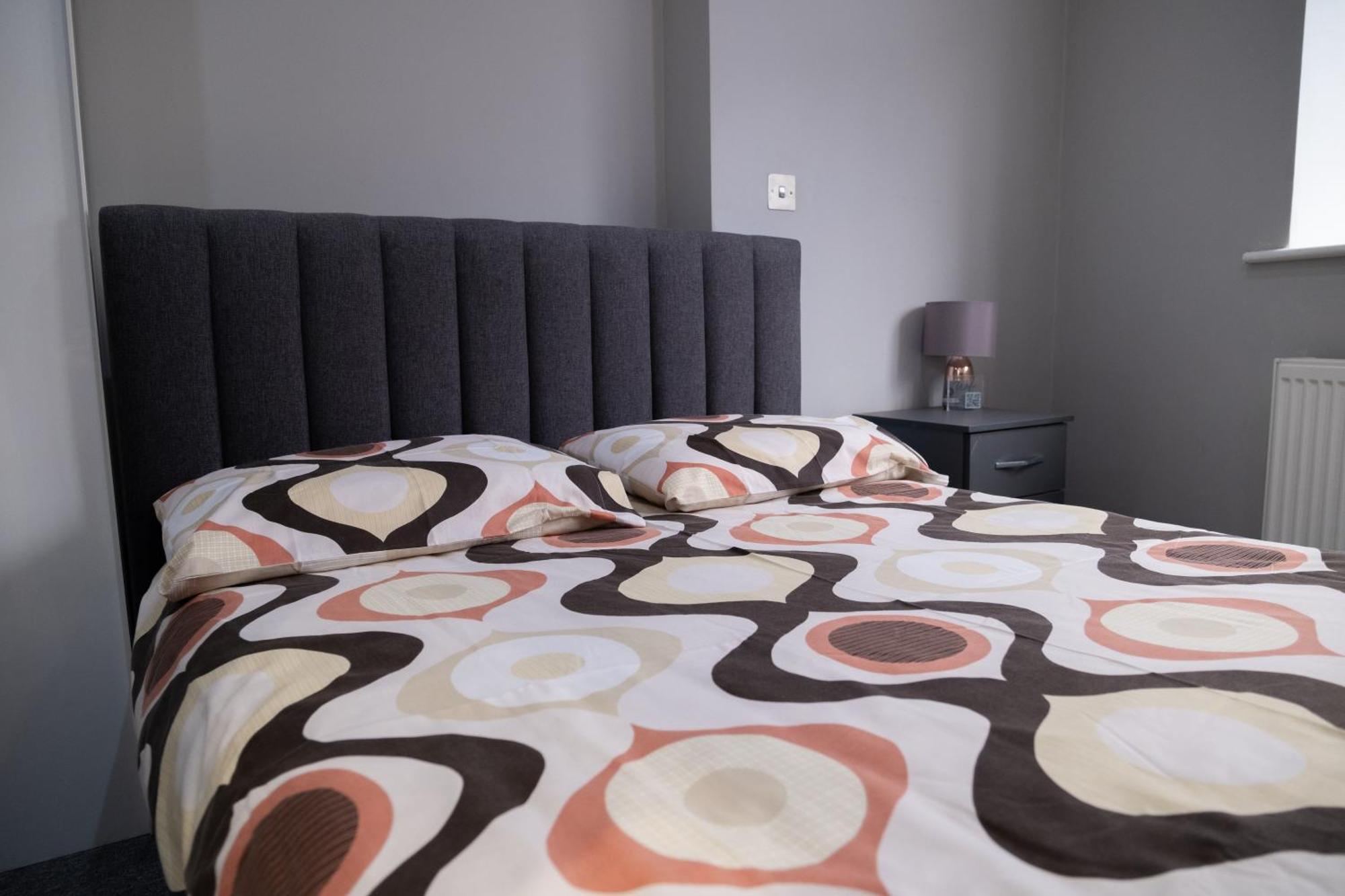 Appartamento Spacious 2 Bed 2 Bath With Free Parking For 2 Cars And Underground Station Zone 2 For Quick Access To Up To 10 Guests