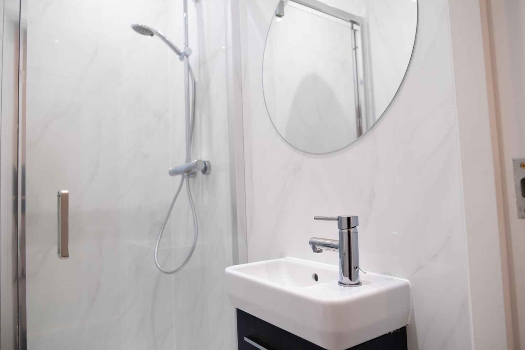 Appartamento Spacious 2 Bed 2 Bath With Free Parking For 2 Cars And Underground Station Zone 2 For Quick Access To Up To 10 Guests Londra