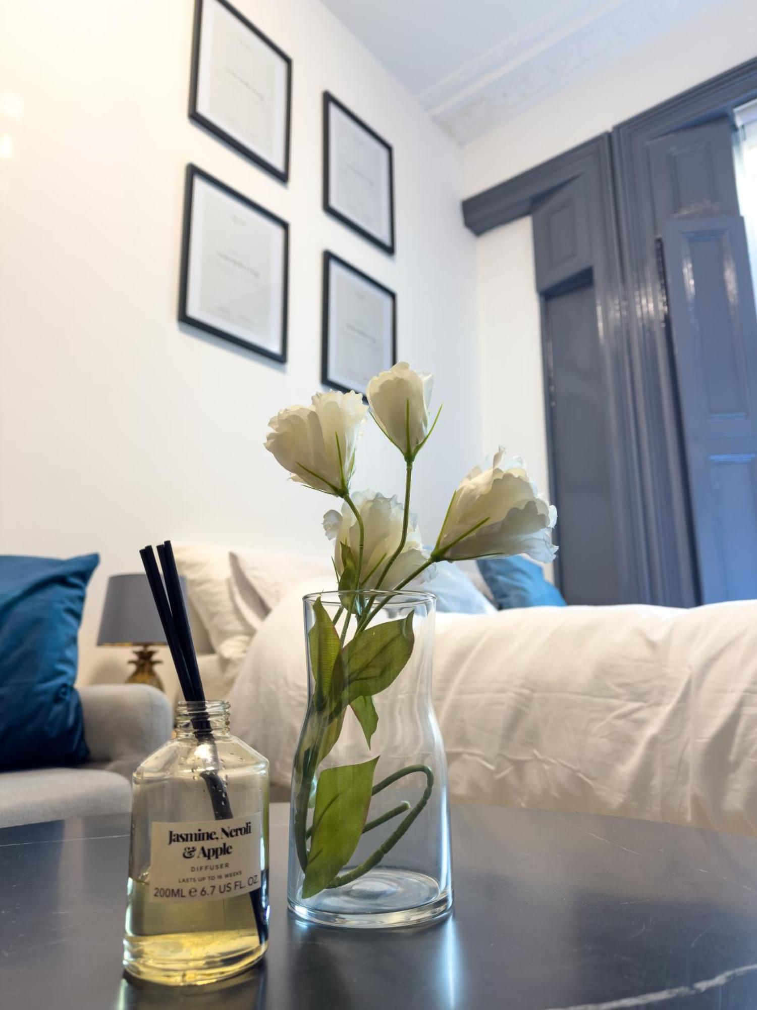 3 Min From Station, Flat London