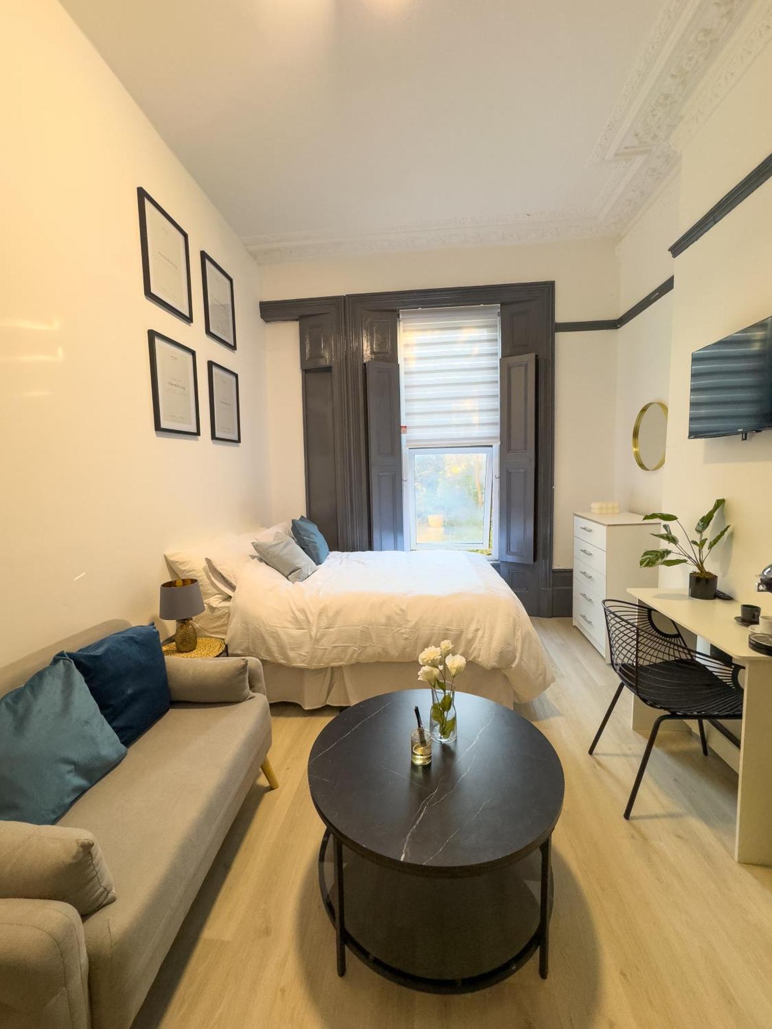 3 Min From Station, Flat Apartment