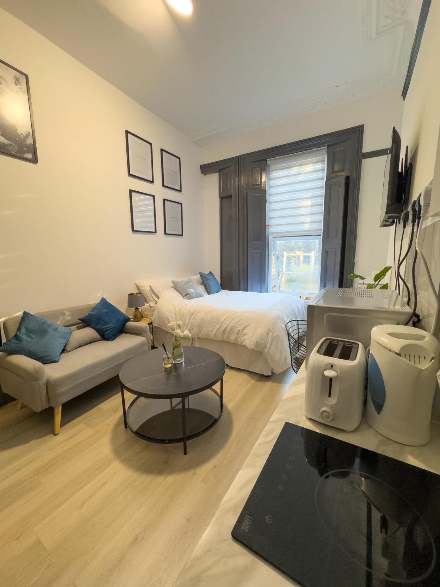 3 Min From Station, Flat Apartment London