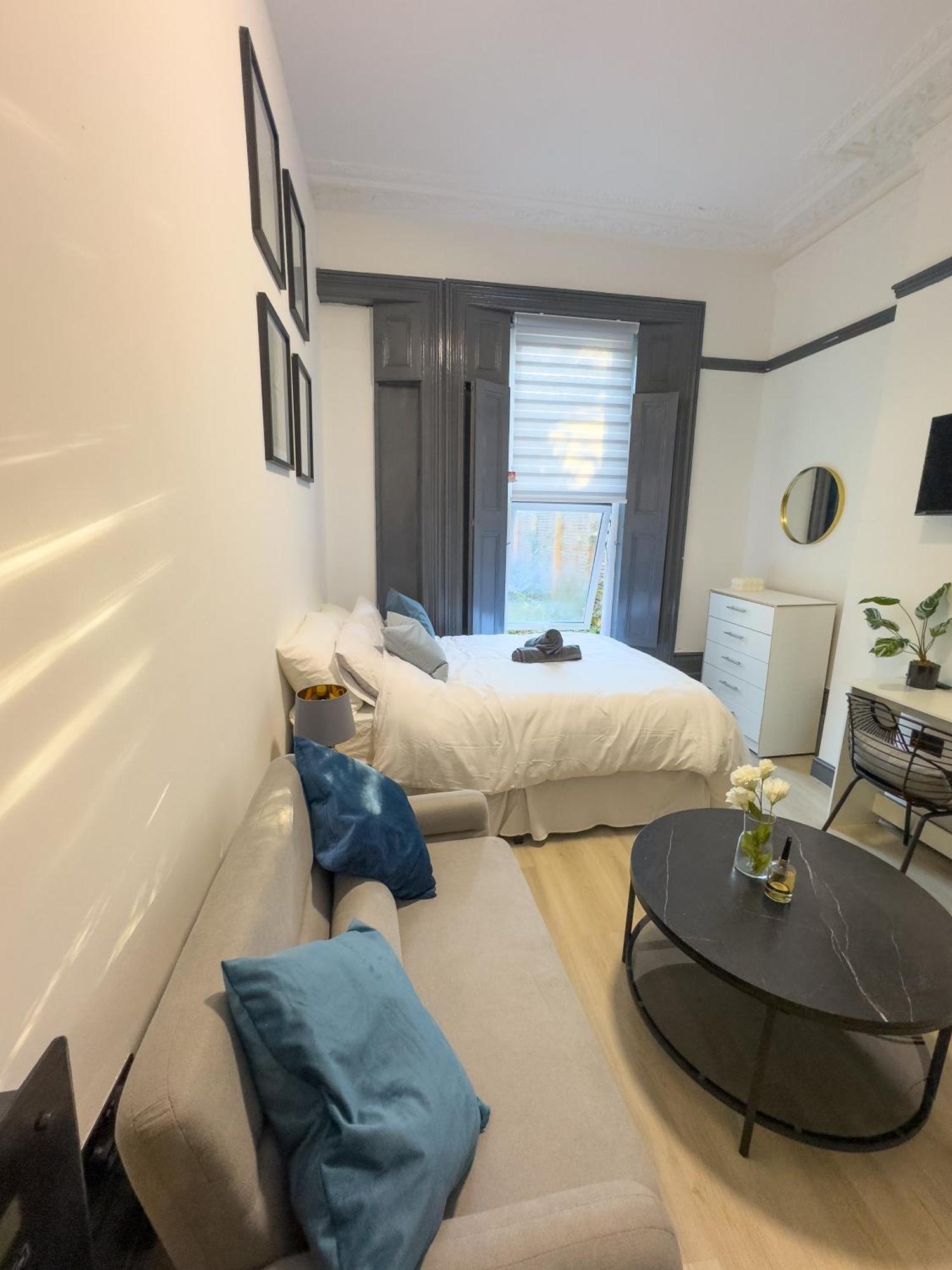 Apartment 3 Min From Station, Flat London