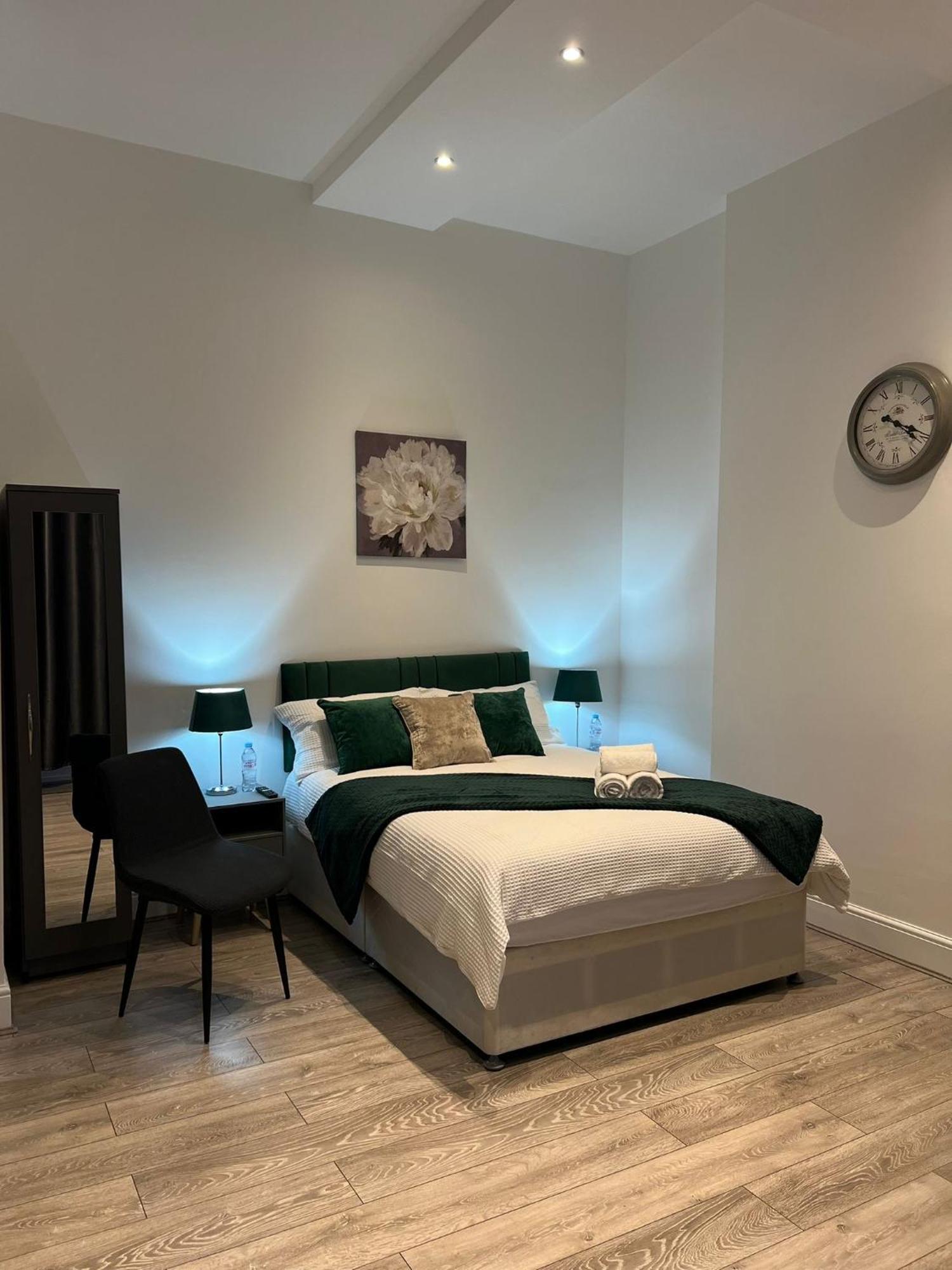 Apartment Charming In West Ealing, 12 Mins To By Train, Free Parking, 8-min Walk To Station London