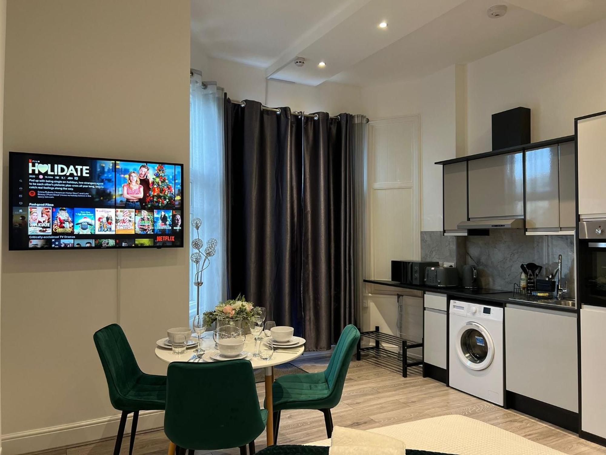 Charming In West Ealing, 12 Mins To By Train, Free Parking, 8-min Walk To Station * London