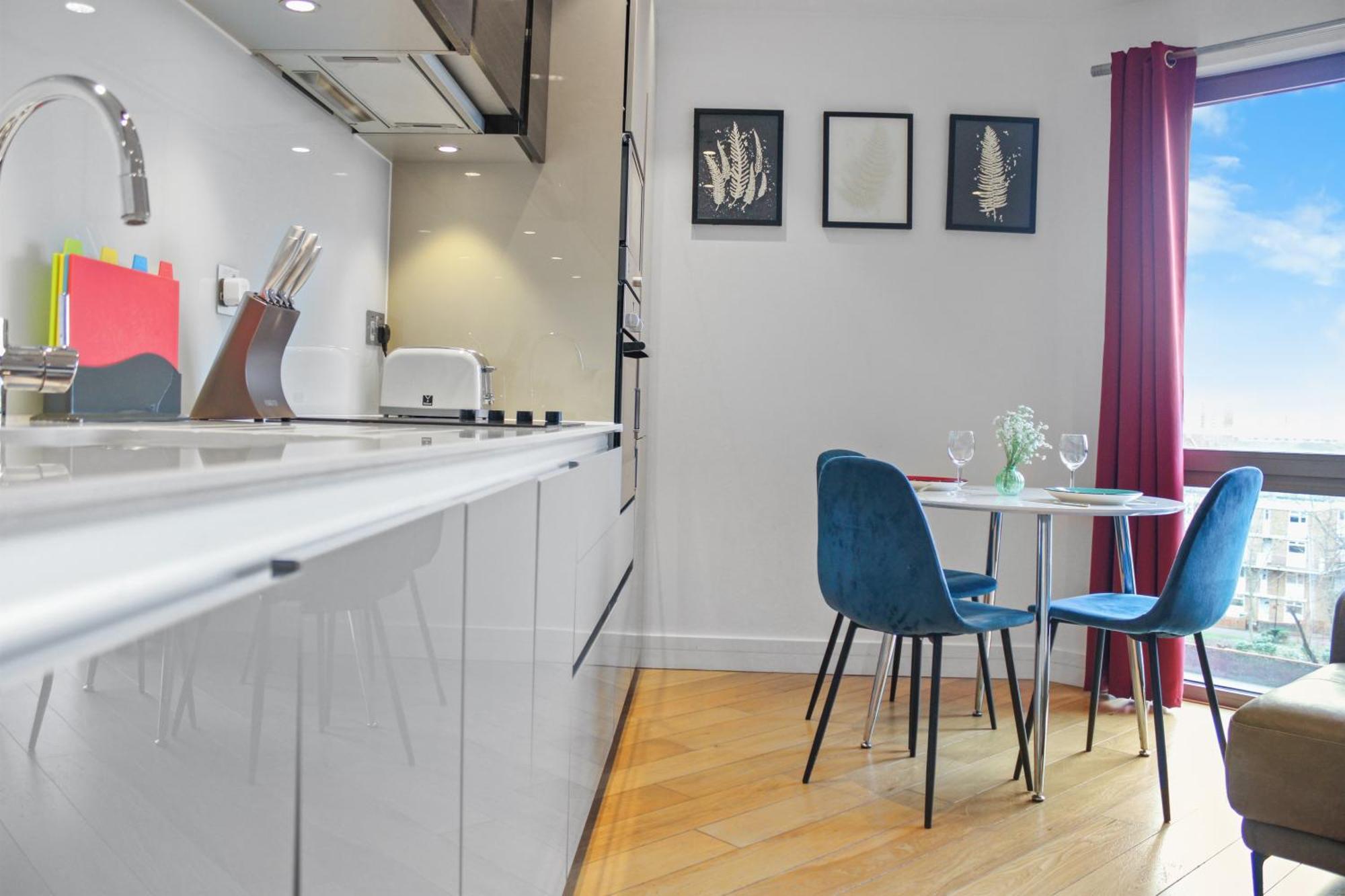 Station 5 Minutes, Balcony , 10 Minutes To O2 Arena Leilighet London