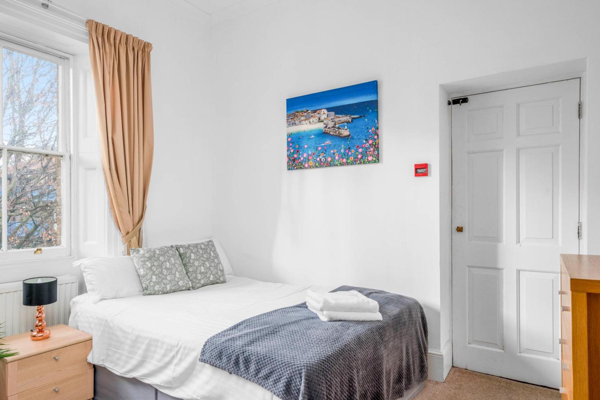 Spacious Canary Wharf Near 02 Arena, Excel Exhibition Centre, With Free Parking & Wifi Londen