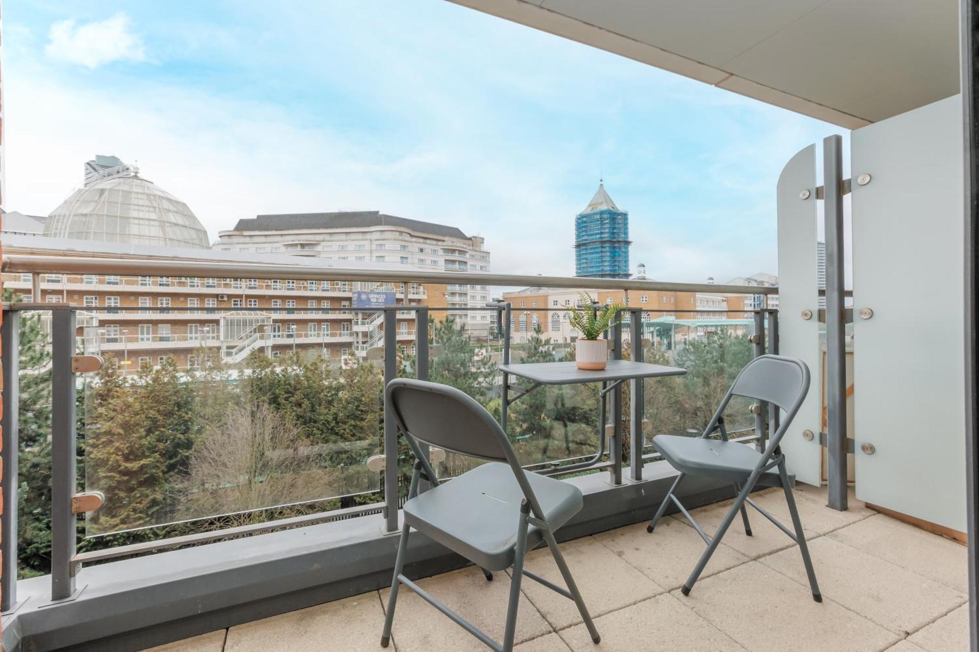 Starhost Residences - Spacious 1-bedroom With Balcony Appartement Londres