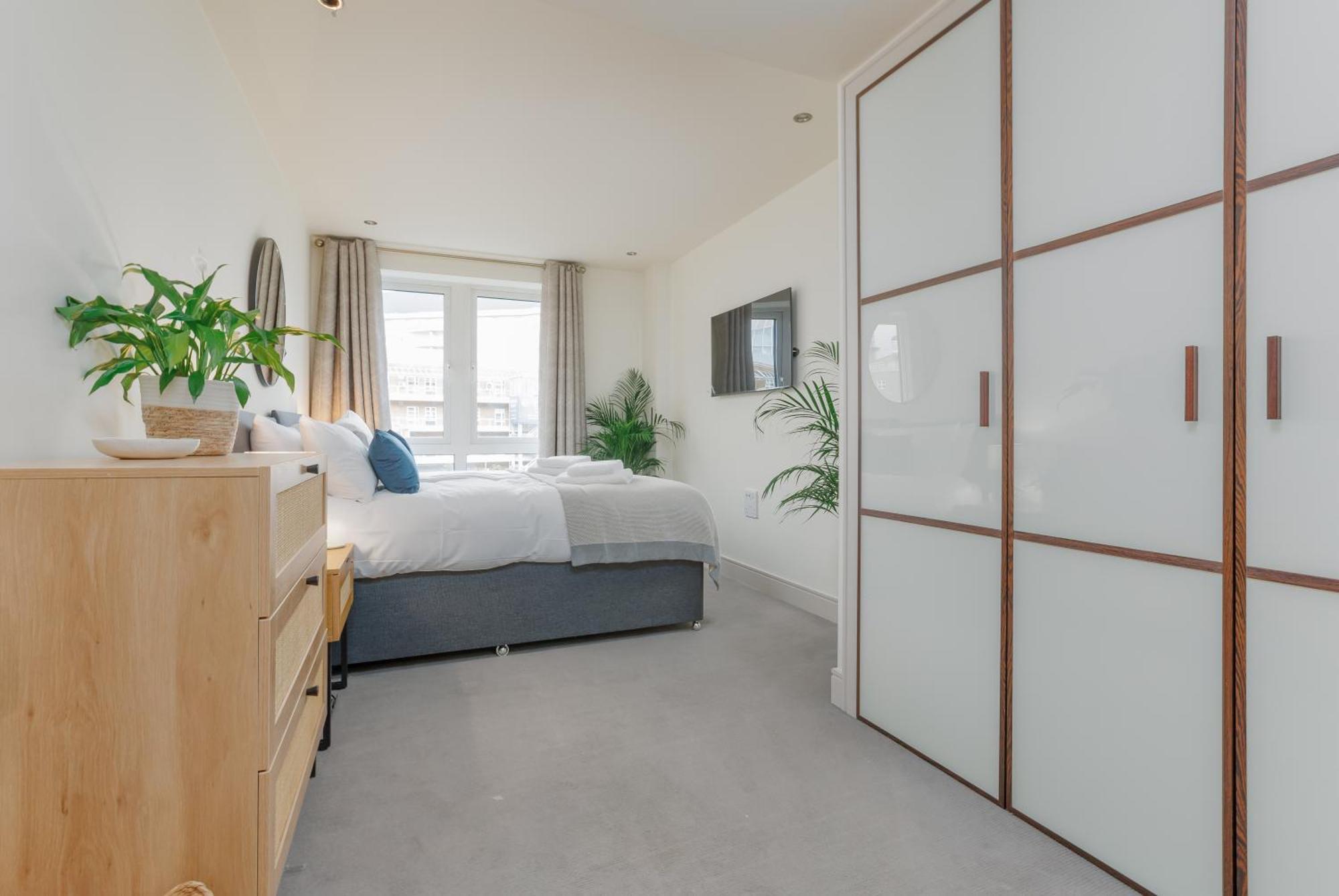 Apartment Starhost Residences - Spacious 1-bedroom With Balcony *